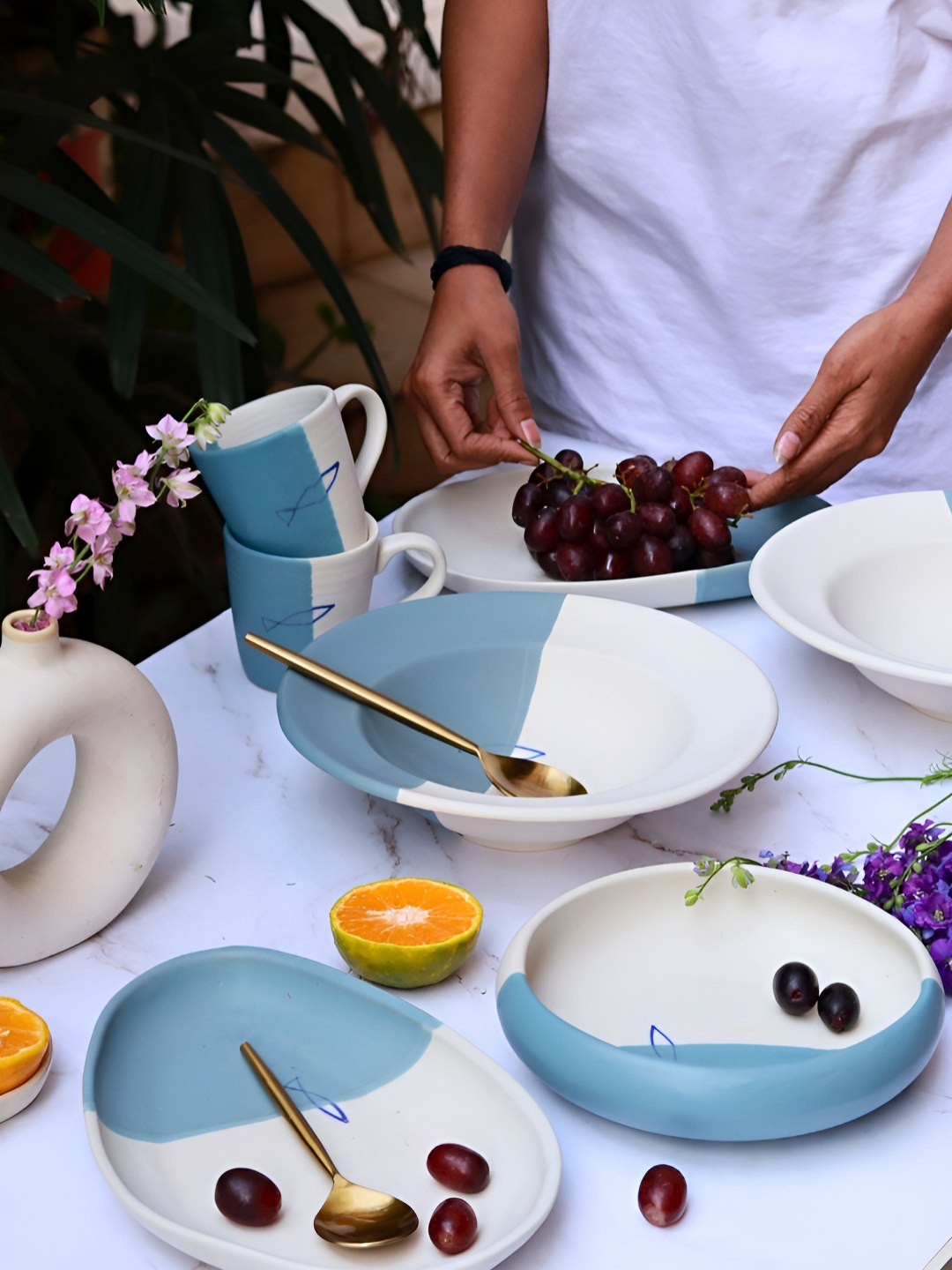 WEAVING HOMES Coastal Catch White Geometric Ceramic Microwave Safe 16 Piece Dinner Set