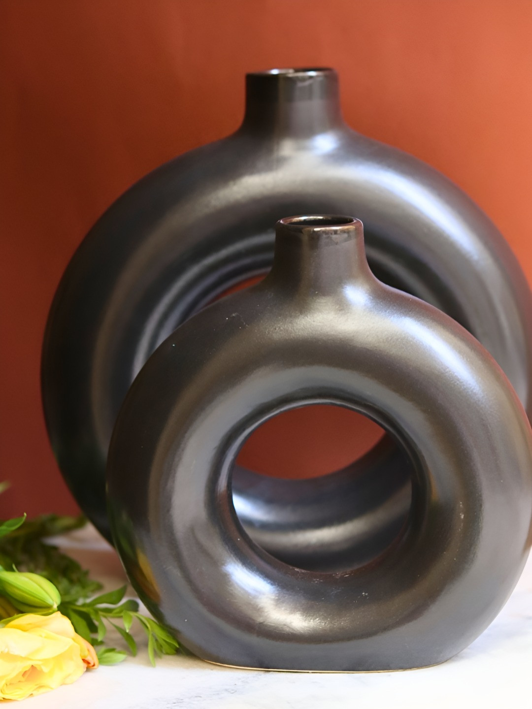 WEAVING HOMES Black 2 Pieces Ceramic Donut Vases