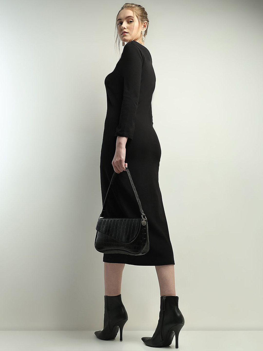 Vero Moda Solid Boat Neck Sheath Midi Dress