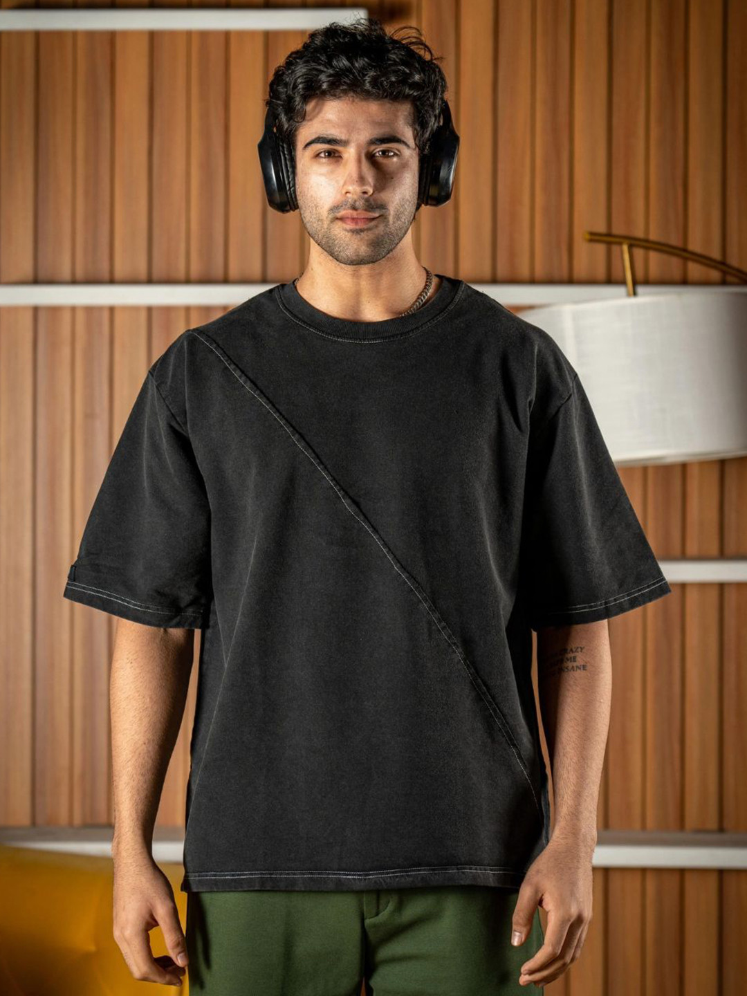 RESA Unisex V-Neck Oversized T-shirt