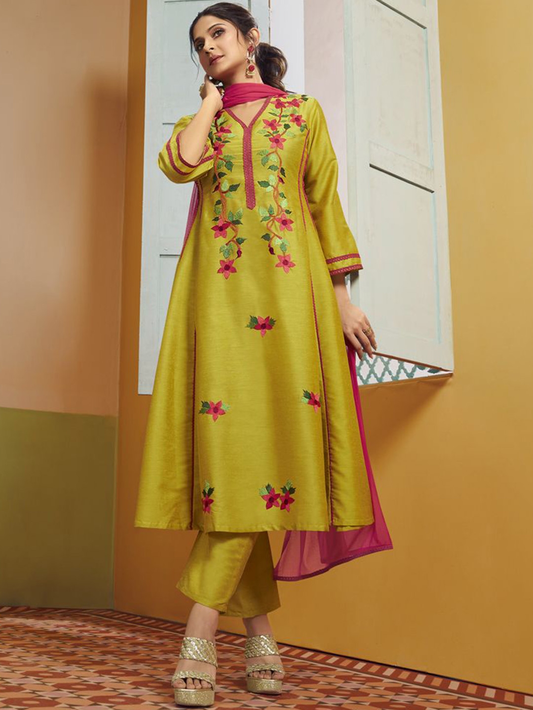 Bhama Couture Jennifer Winget Floral Embroidered Anarkali Kurta With Trouser & Dupatta - Kurta Sets for Women 30430115 | Myntra