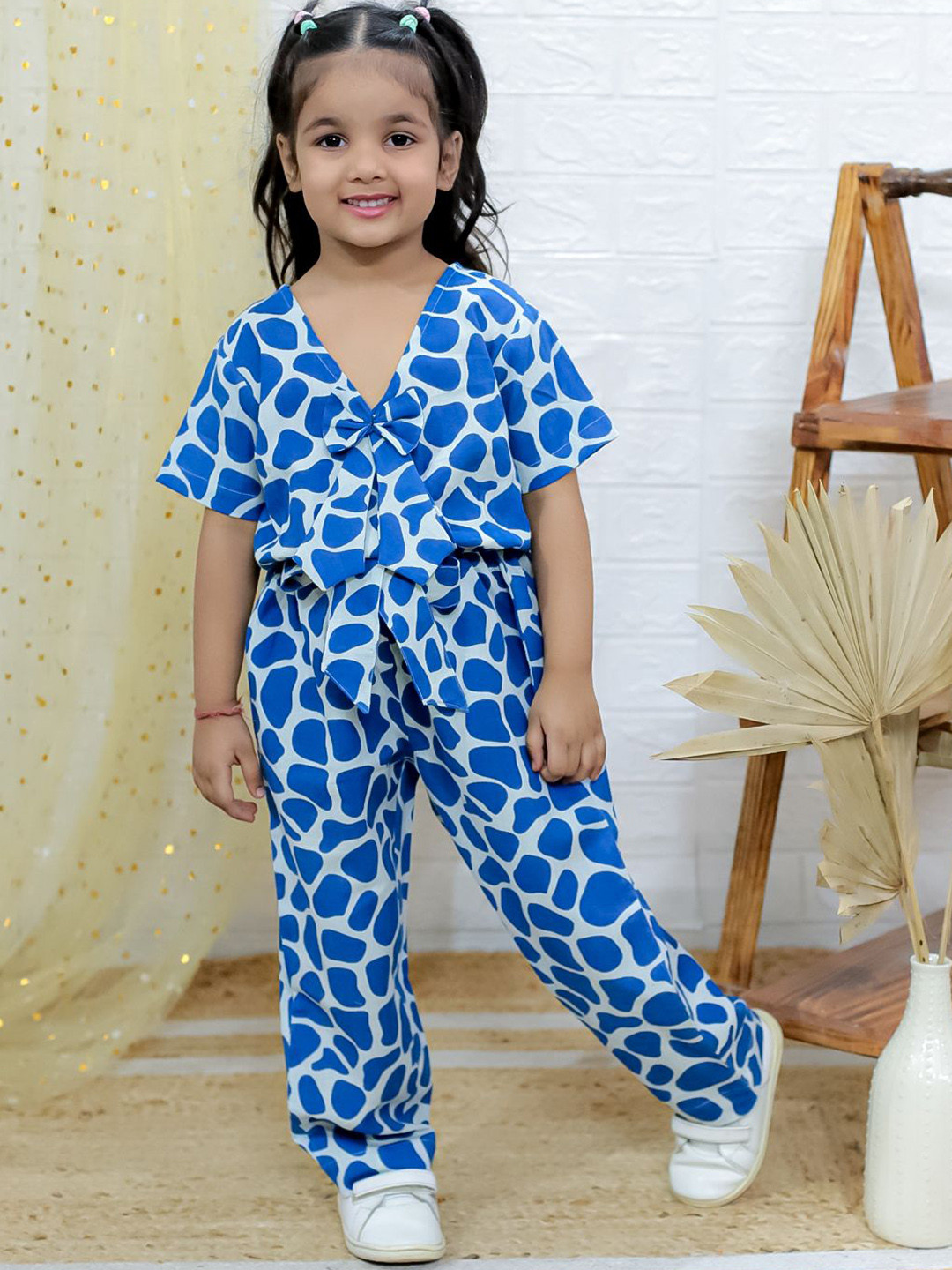 UNBIND Girls Abstract Printed V-Neck Tie Up Detailed Pure Cotton Top With Trousers