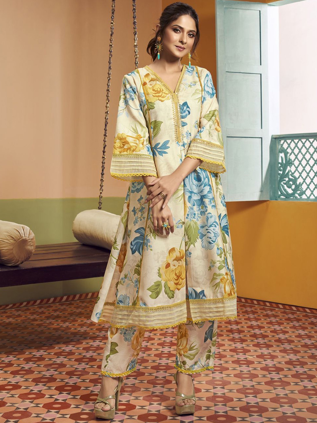 Bhama Couture Jennifer Winget Floral Printed Panelled Anarkali Kurta With Palazzos - Kurta Sets for Women 30430094 | Myntra