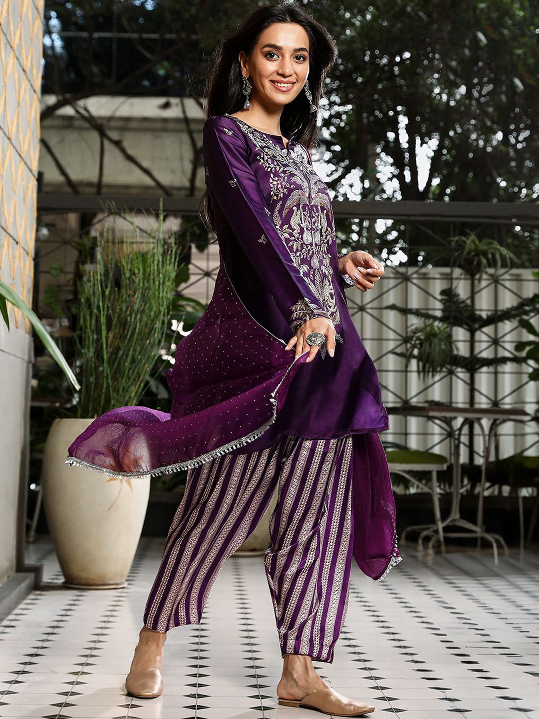 QISSA Floral Printed Notch Neck Straight Kurti & Patiala With Dupatta