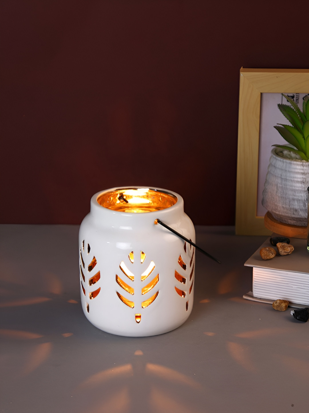 TAYHAA White Ceramic Flower designed Candle Holder