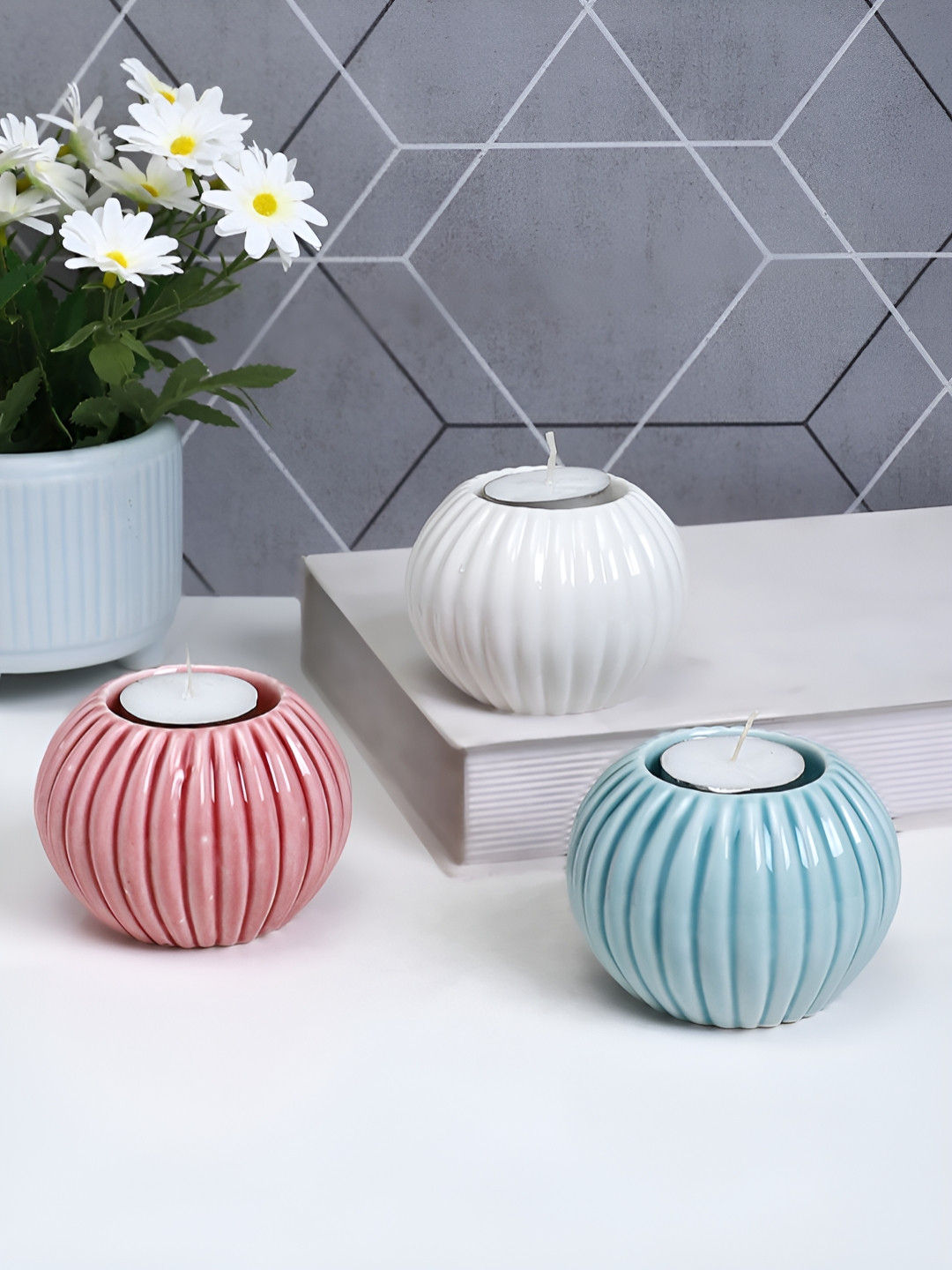 TAYHAA White & Pink 3 Pieces Swirl Round Candle Holder