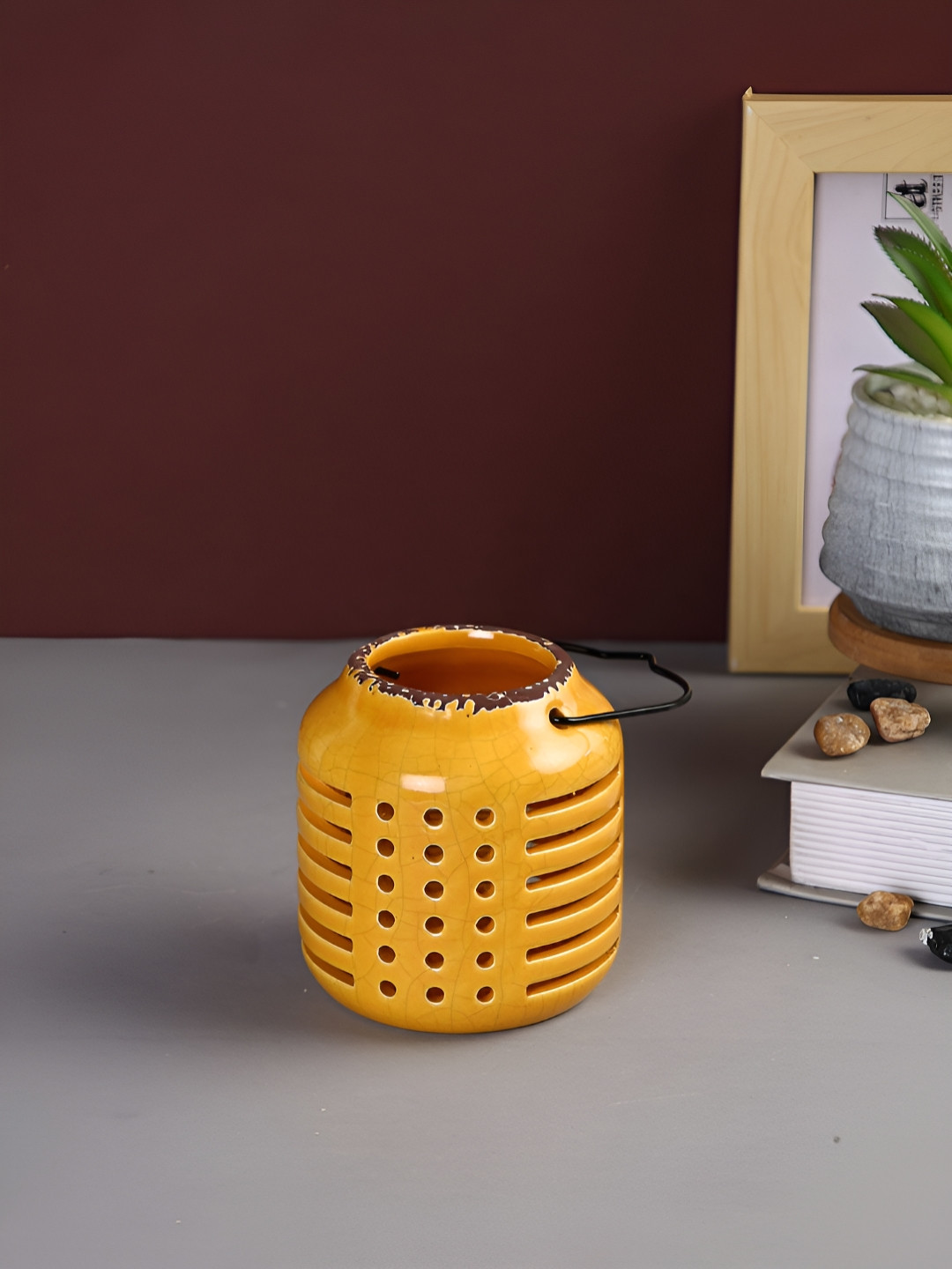 TAYHAA Yellow & Black Ceramic Slotted Candle Holder