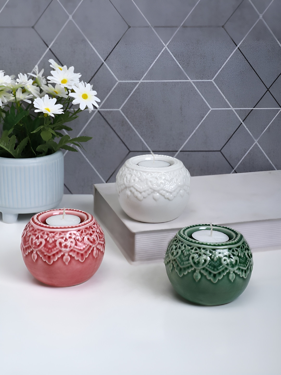 TAYHAA White & Green 3 Pieces Antique Designed Round Shaped Ceramic Candle Holders