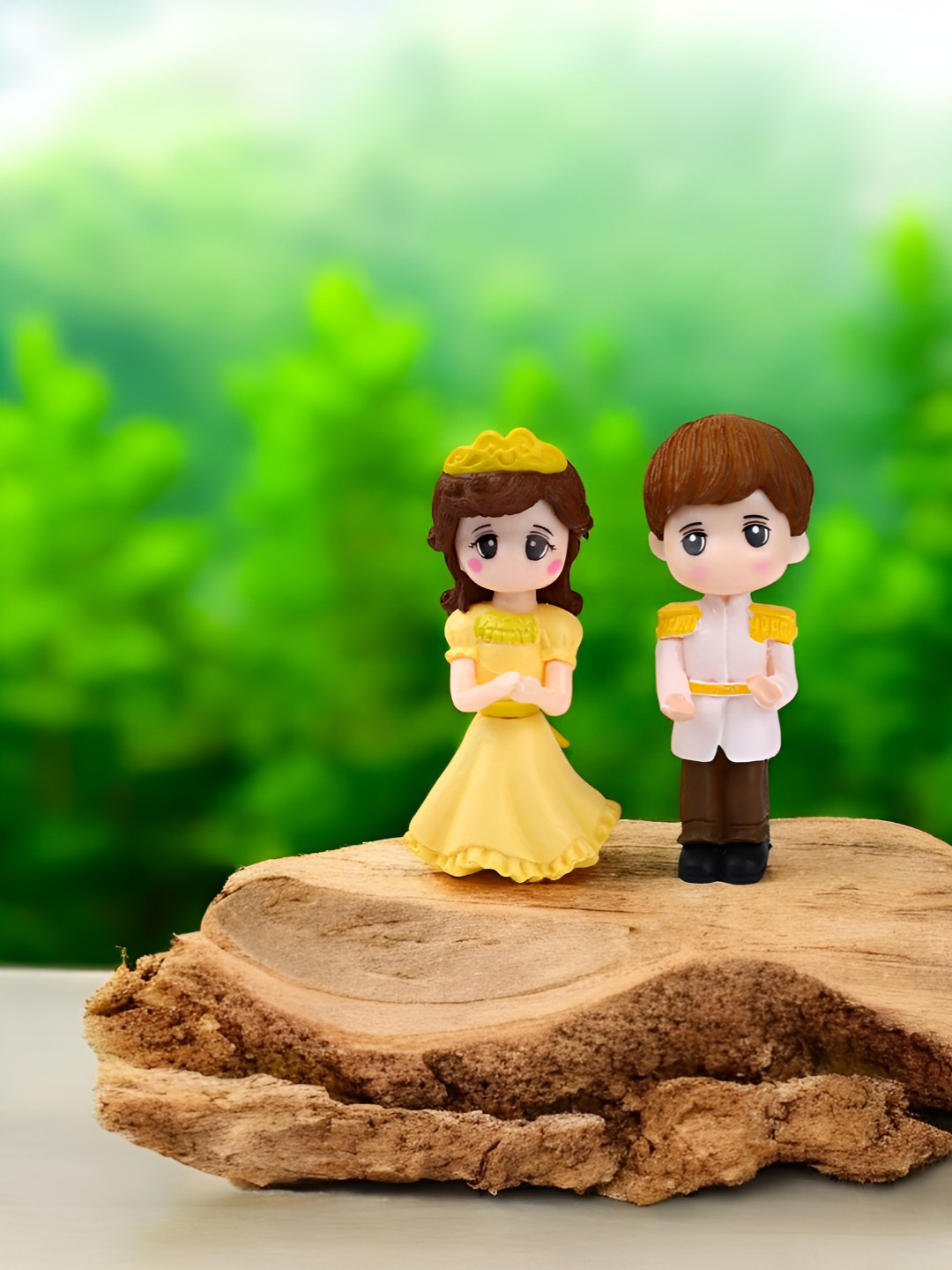 Spiaty Sweety Lovers Prince and Princess Yellow Polyresin Glossy Living Room Set of 2 Small Showpieces - 2.2 Inches