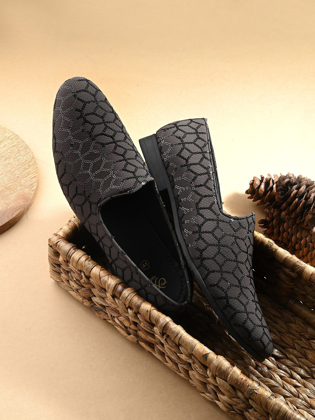 House of Pataudi Men Perforations Embroidered Lightweight Mojaris