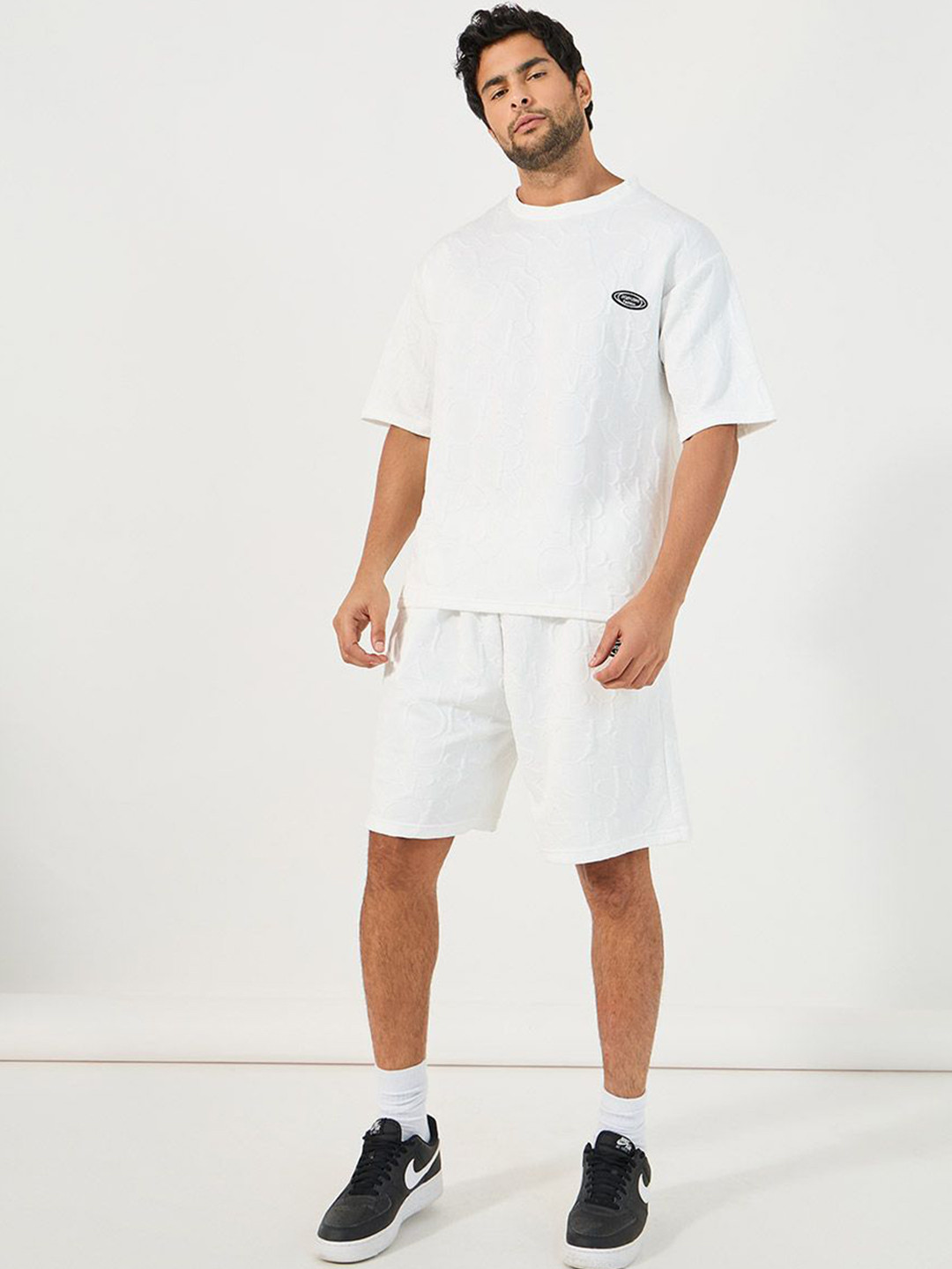 Styli White All Over Patterned Oversized Fit T-Shirt With Shorts