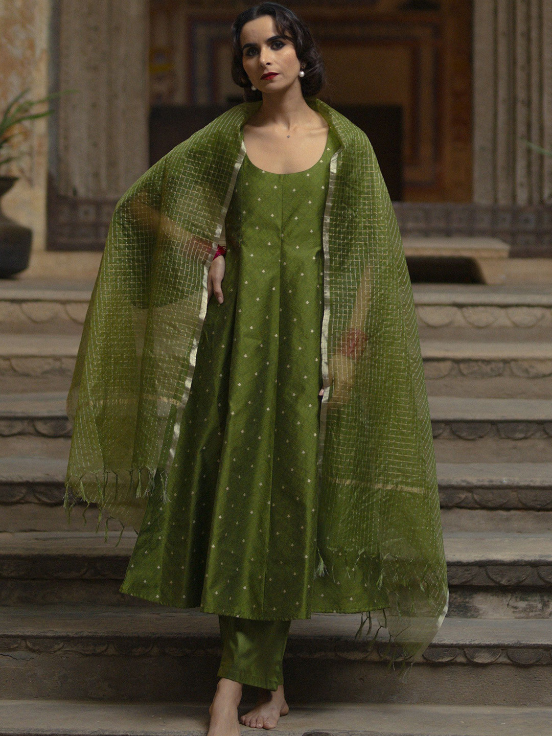 BAARO MASI Ethnic Motifs Panelled Kurta with Trouser & Dupatta