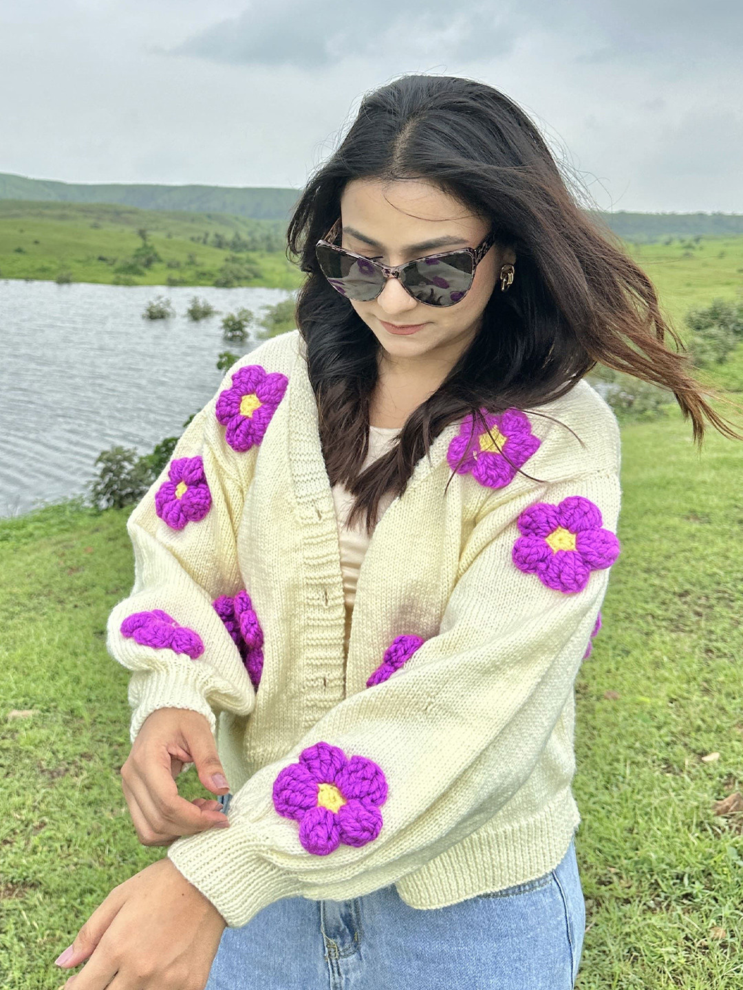 Sugercandy Women Floral Embroidered Woollen Crop Cardigan