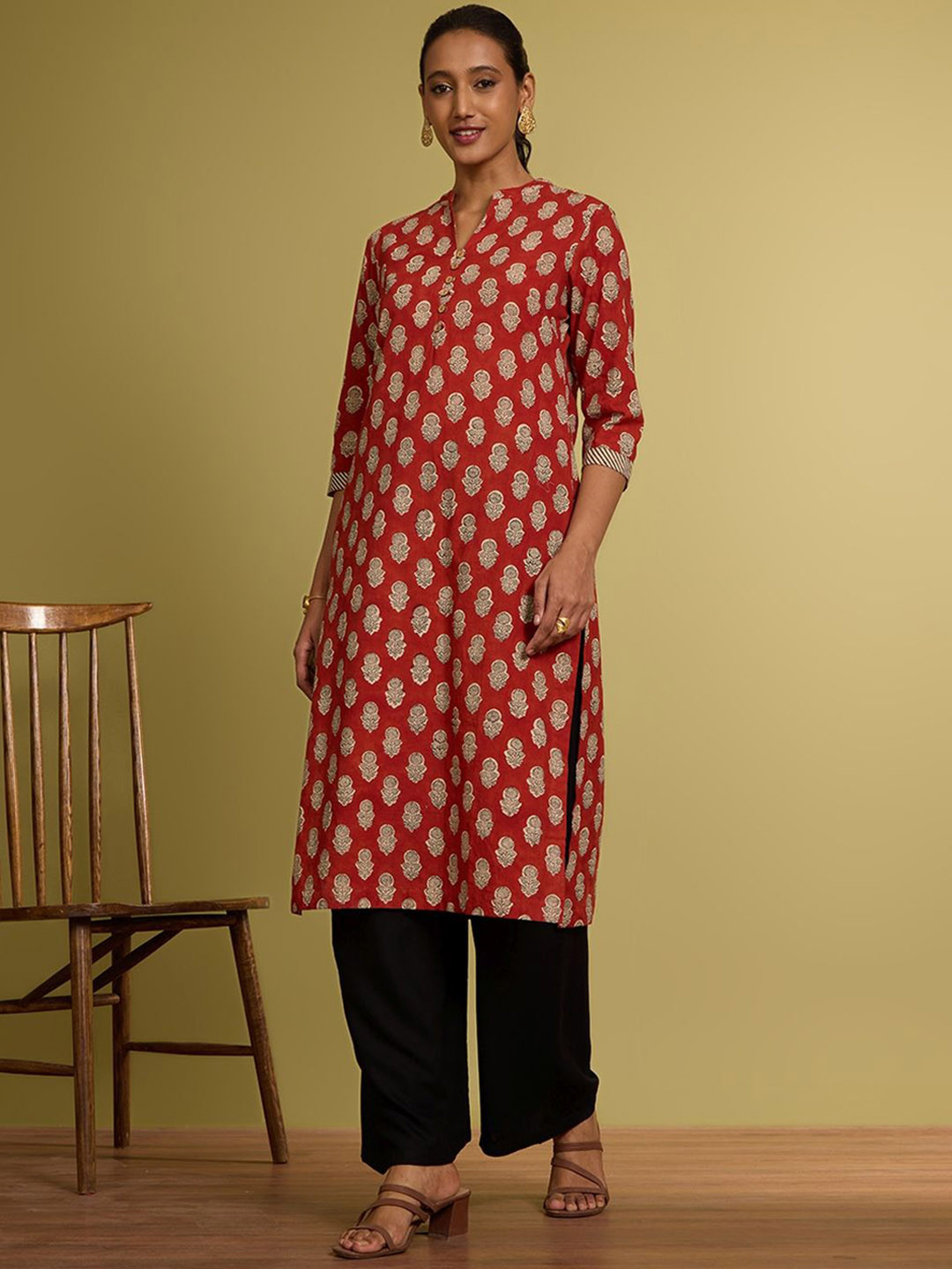 Taneira Floral Printed Mandarin Collar Bagru Block Printed Pure Cotton Straight Kurta