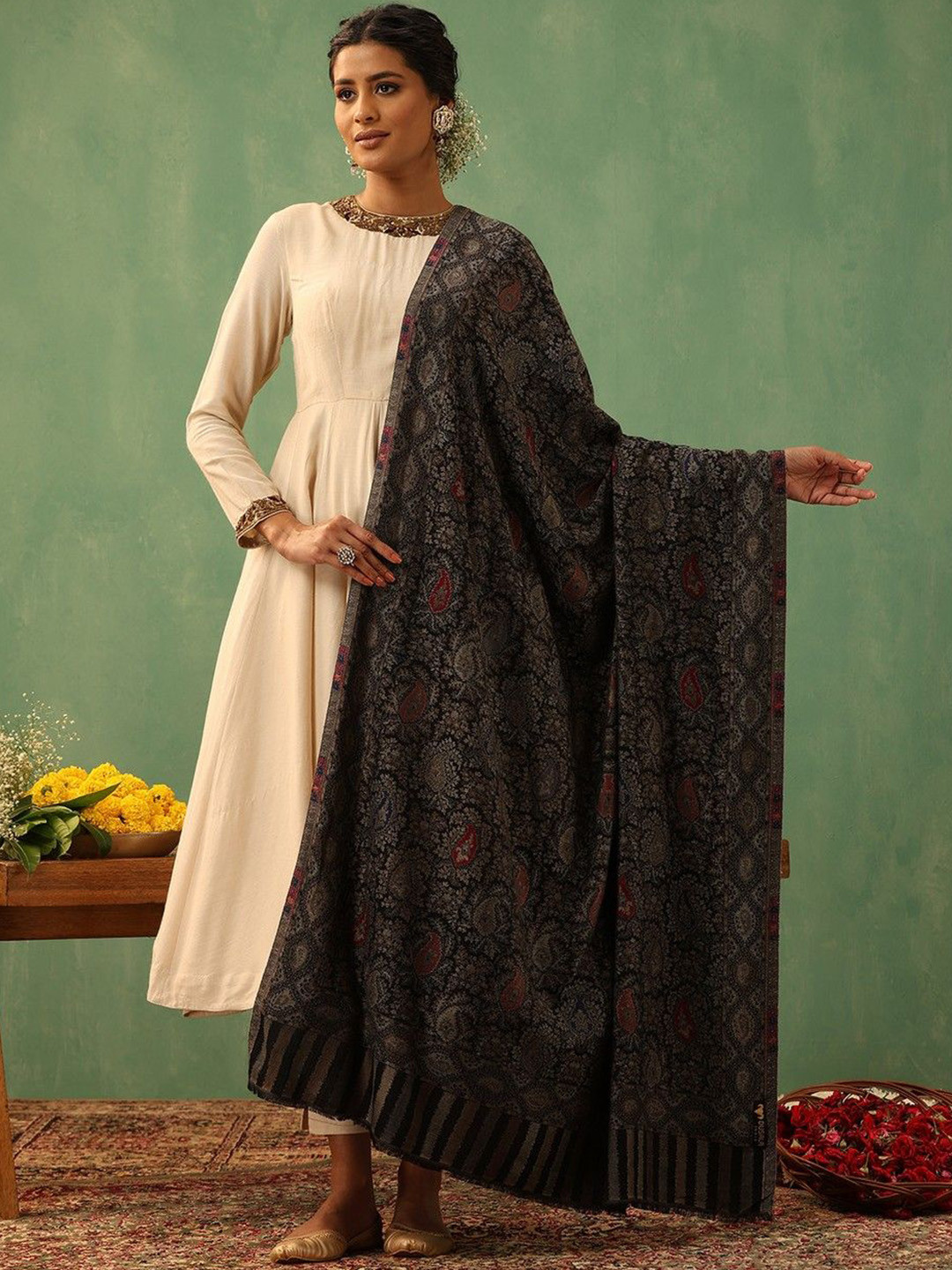 DUSALA INDIA Women Black Woollen Shawl With Printed Border