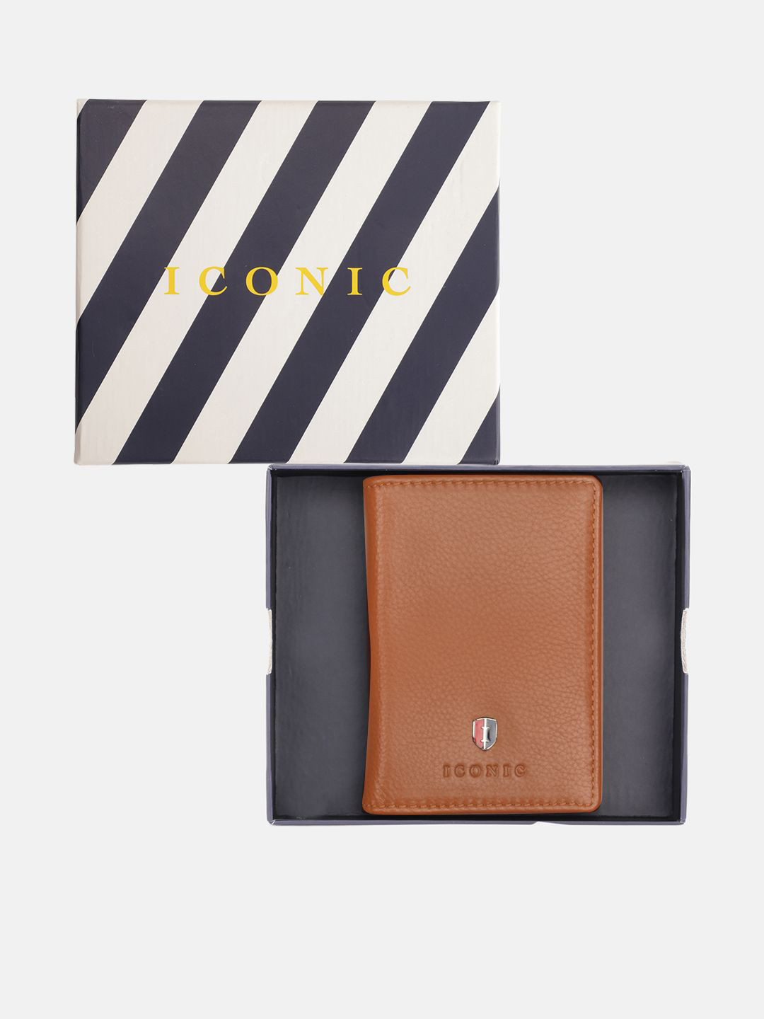 Iconic Men Textured Leather Passport Holder