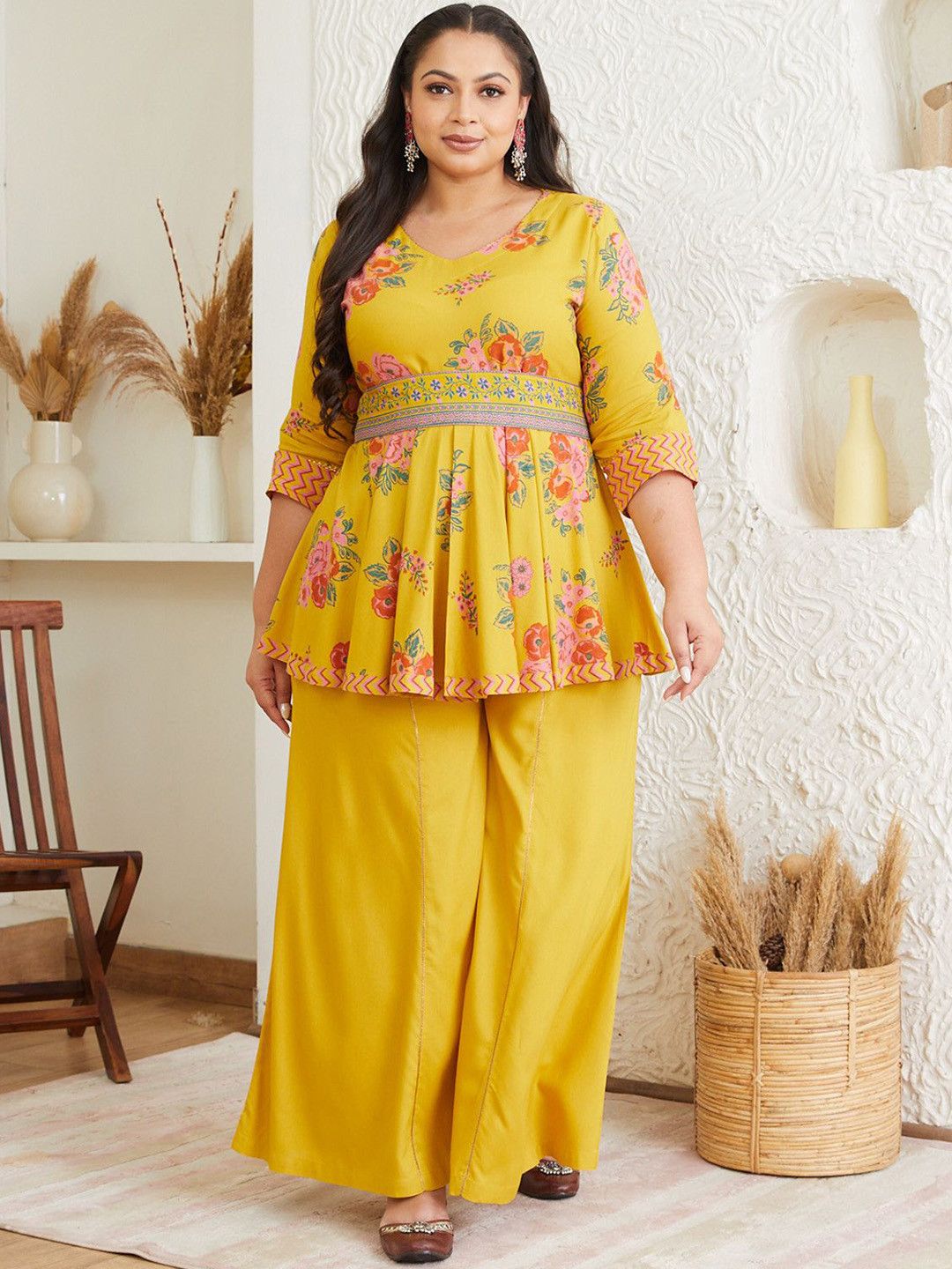 Shape of me by Rustorange Women Floral Printed Regular Kurti with Sharara