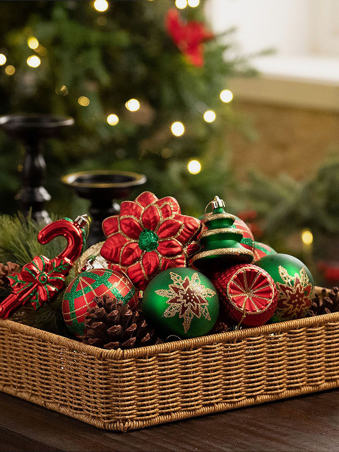 Little Surprise Box LLP Gold Toned 16Pcs Swirls Themed Christmas Balls Tree Hanging