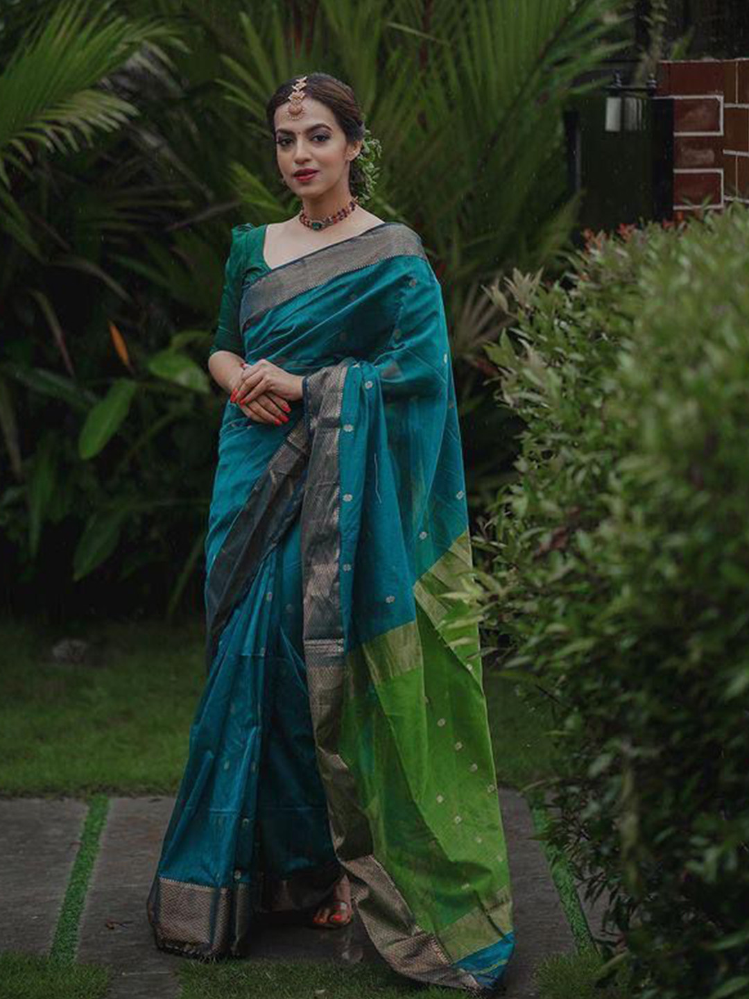 Kriyansh Woven Design Zari Kanjeevaram Saree