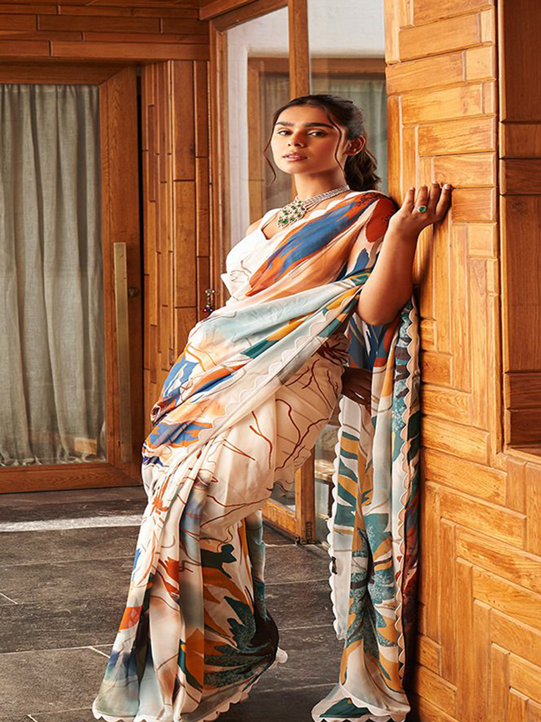 CATCHY FOREVER Floral printed saree with no border