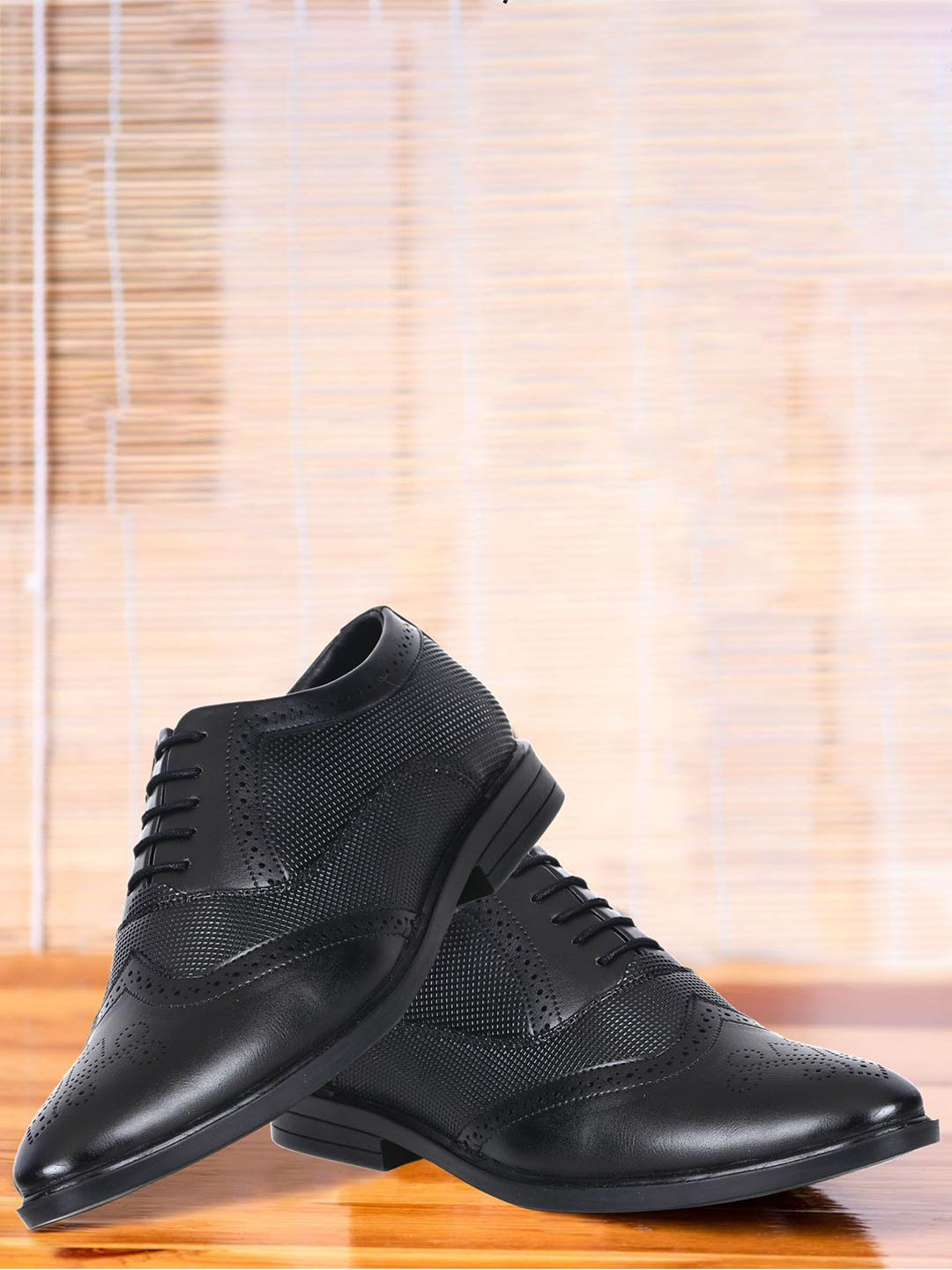 OCIO Men Pointed-Toe Textured Formal Derbys