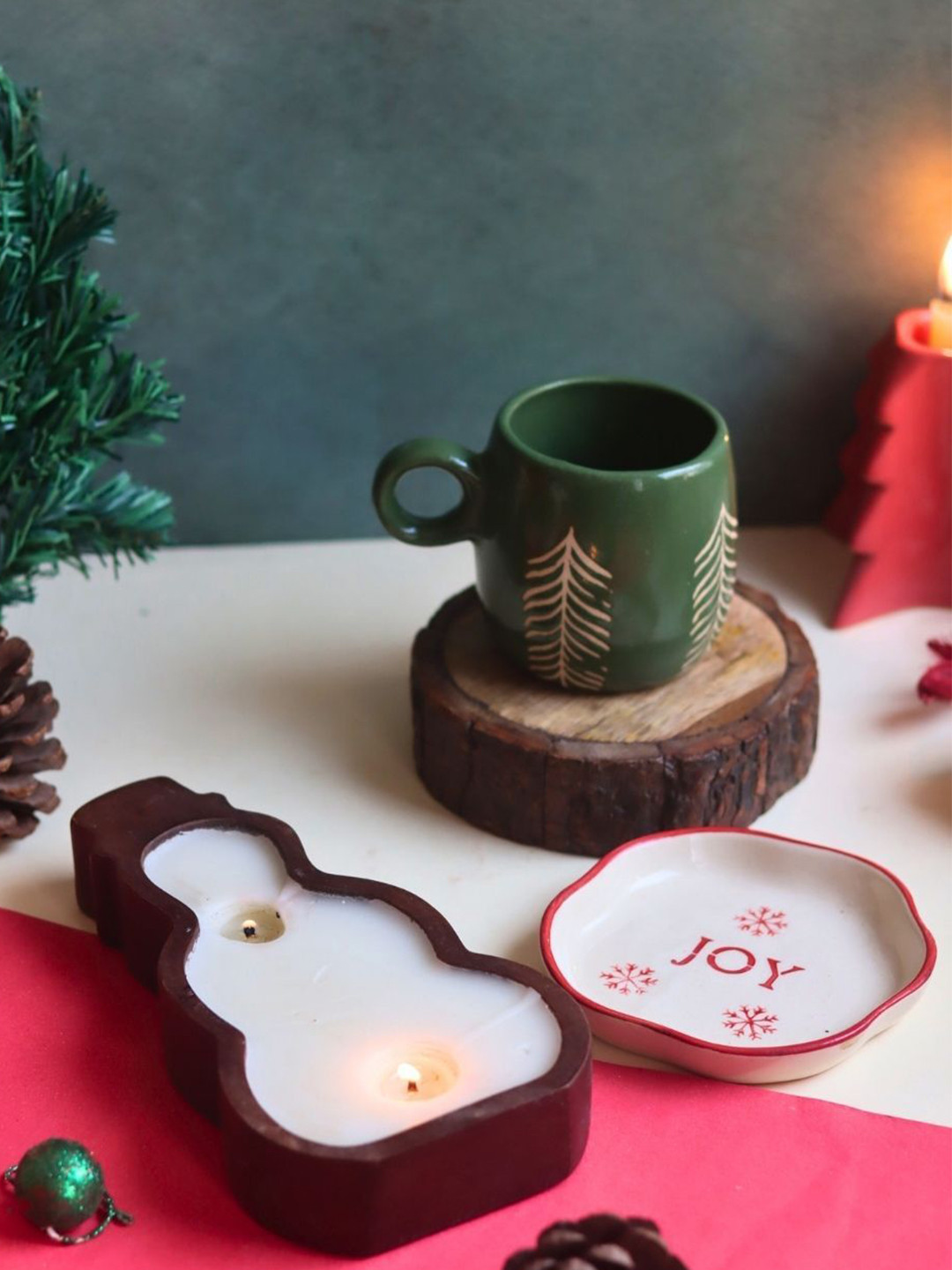 WEAVING HOMES Green & White 3 Pieces Printed Mug, Plate & Candle Christmas Combo Gift Set