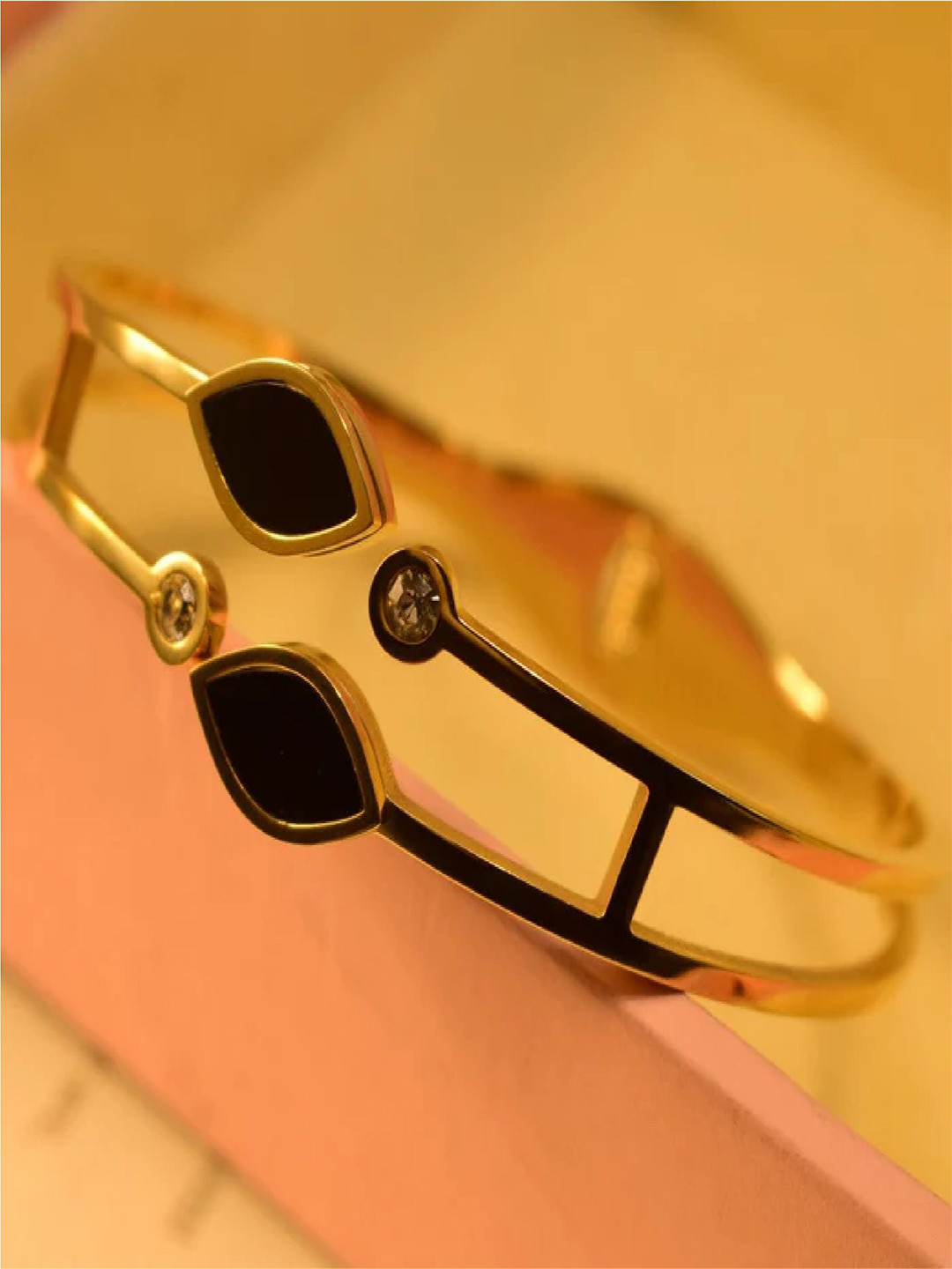 RUHI COLLECTION Unisex Hand Painted Gold-Plated Bangle-Style Bracelet