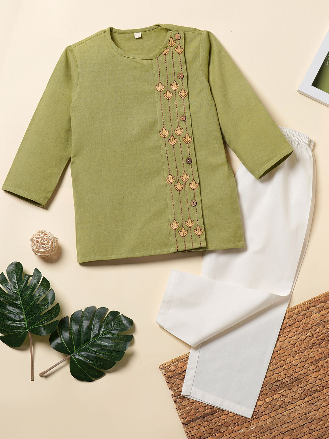 Desi Soota Boys Green Side Cut Floral Embroidered Pure Cotton Kurta & Pyjamas