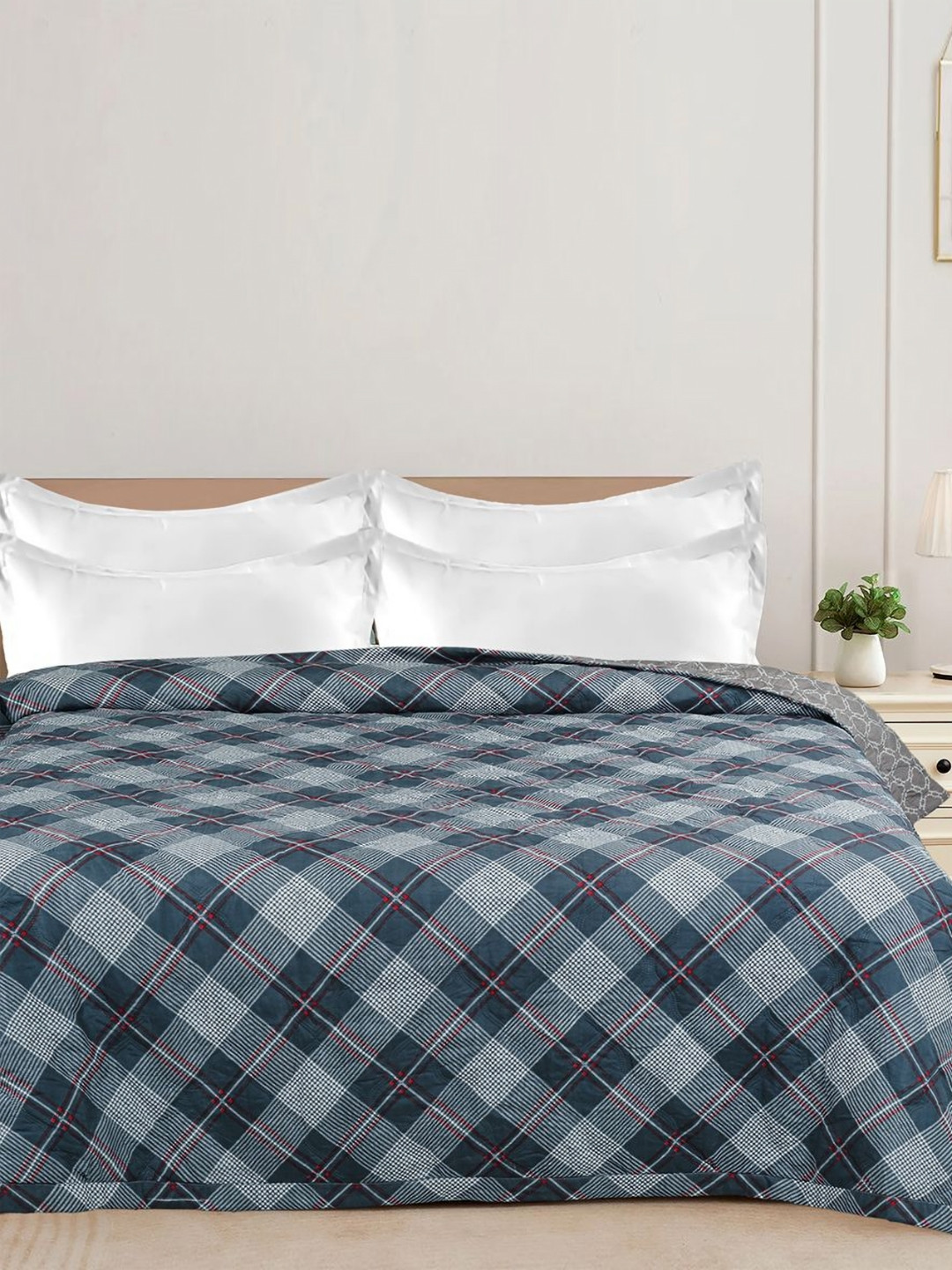 bsb home Blue & White Mild Winter 300 GSM Double Bed Quilt- 220 x 230 cm