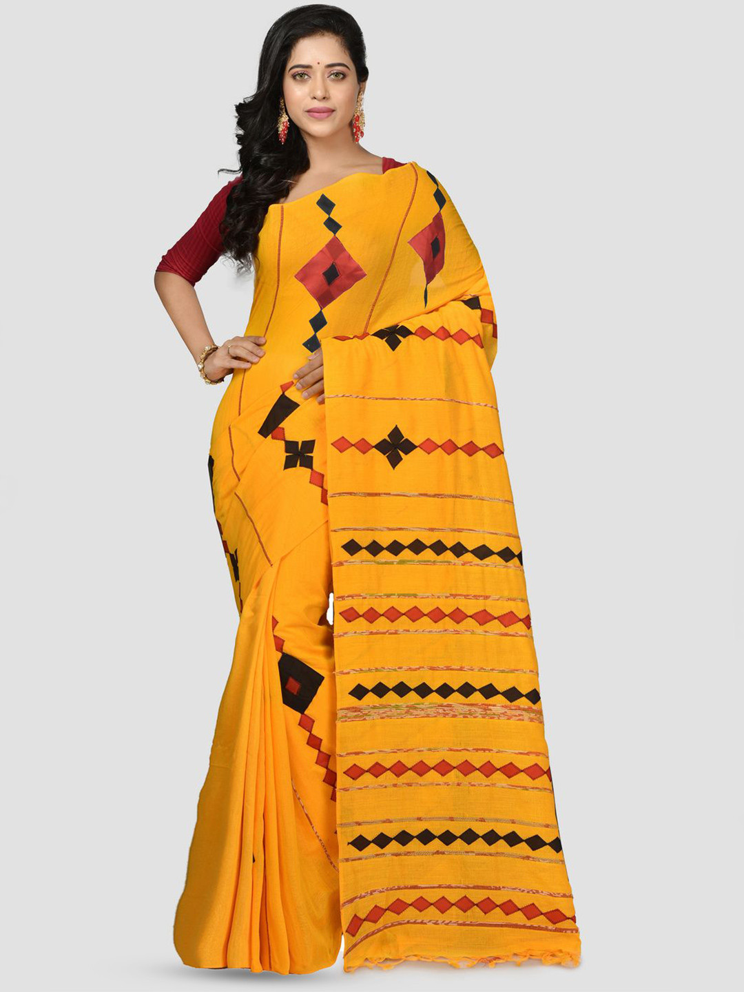 Crochetin Geometric Embroidered Saree