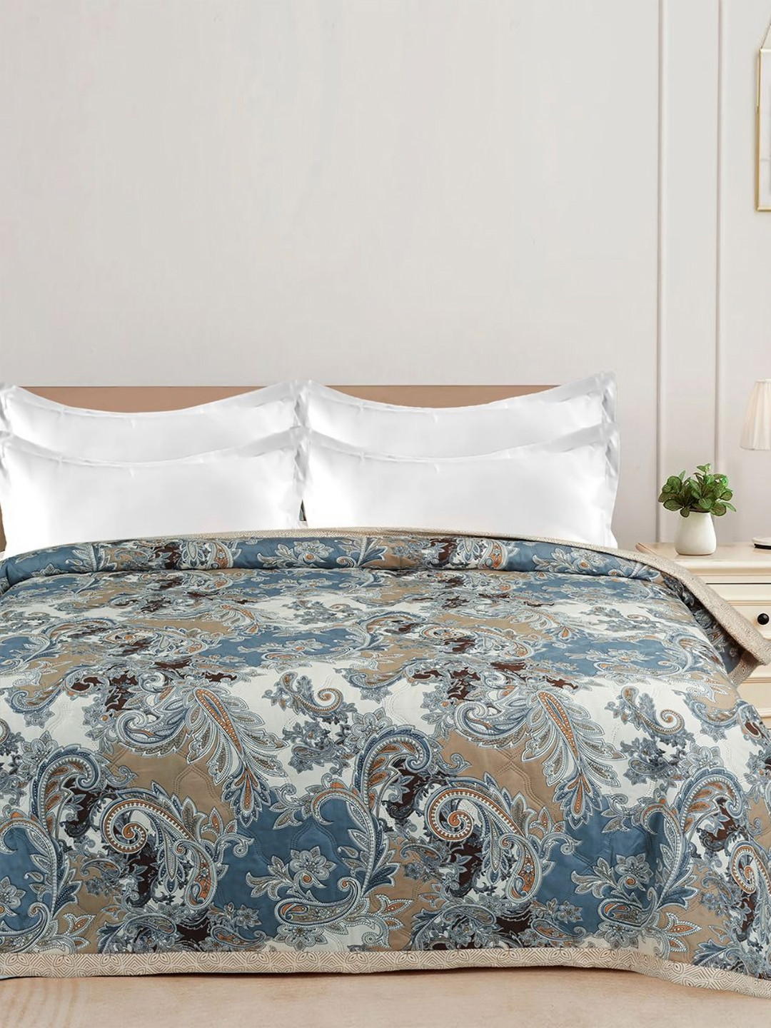 bsb home Blue & Cream-Coloured Mild Winter 300 GSM Double Bed Quilt- 220 x 230 cm