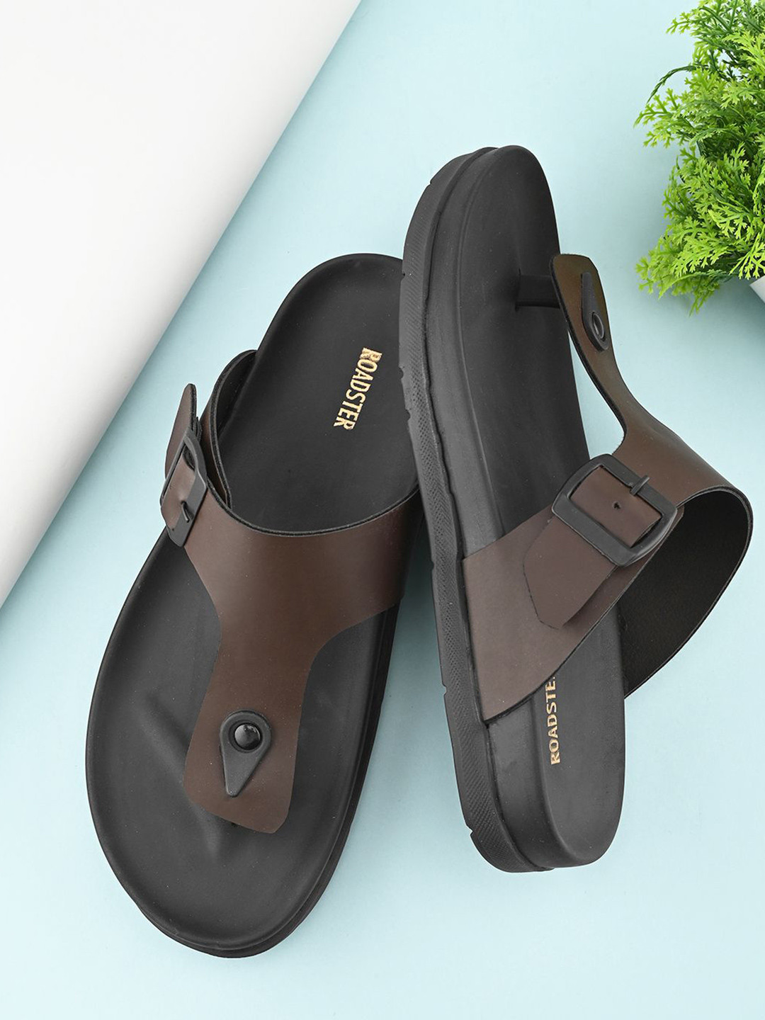 The Roadster Lifestyle Co Men Comfort Pu Footbed Thong Sandals