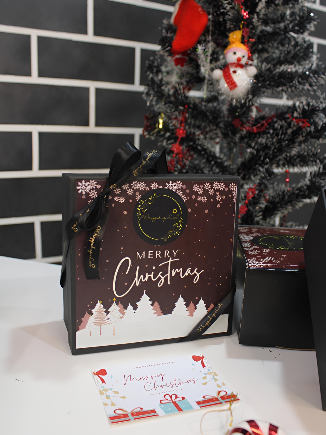 Wrapped up Love Mini Gifting Set 4Pcs Apple Cinnamon, Vanilla Musk, Marine Melody and Roasted Coffee Christmas Jar Candles