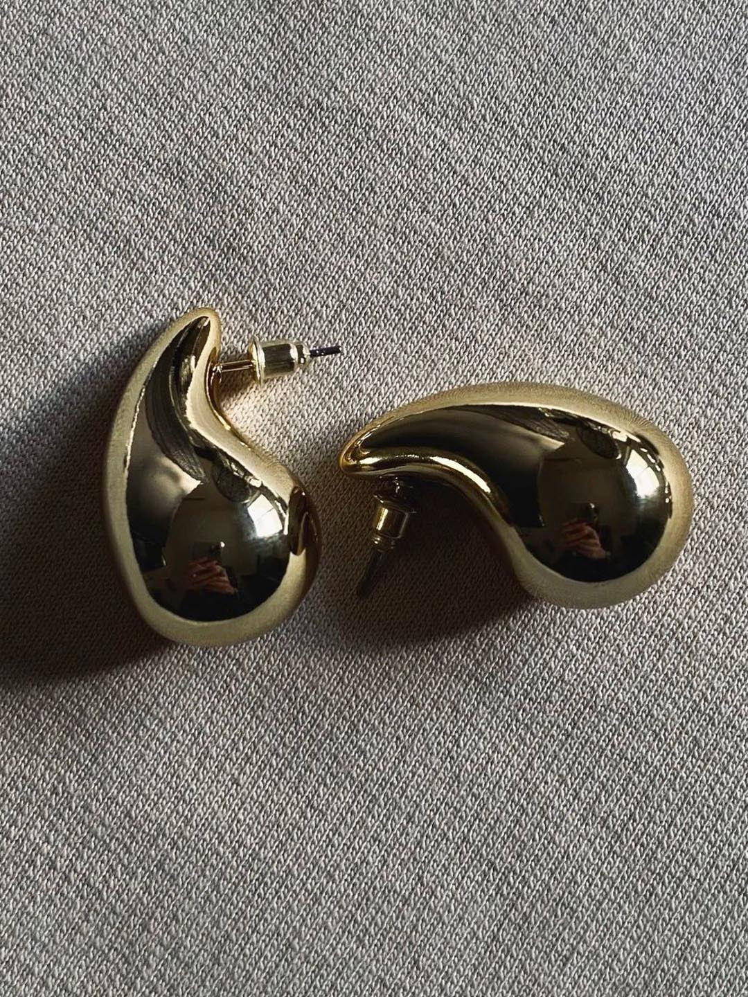 Palli Creation Teardrop Shaped Studs Earrings