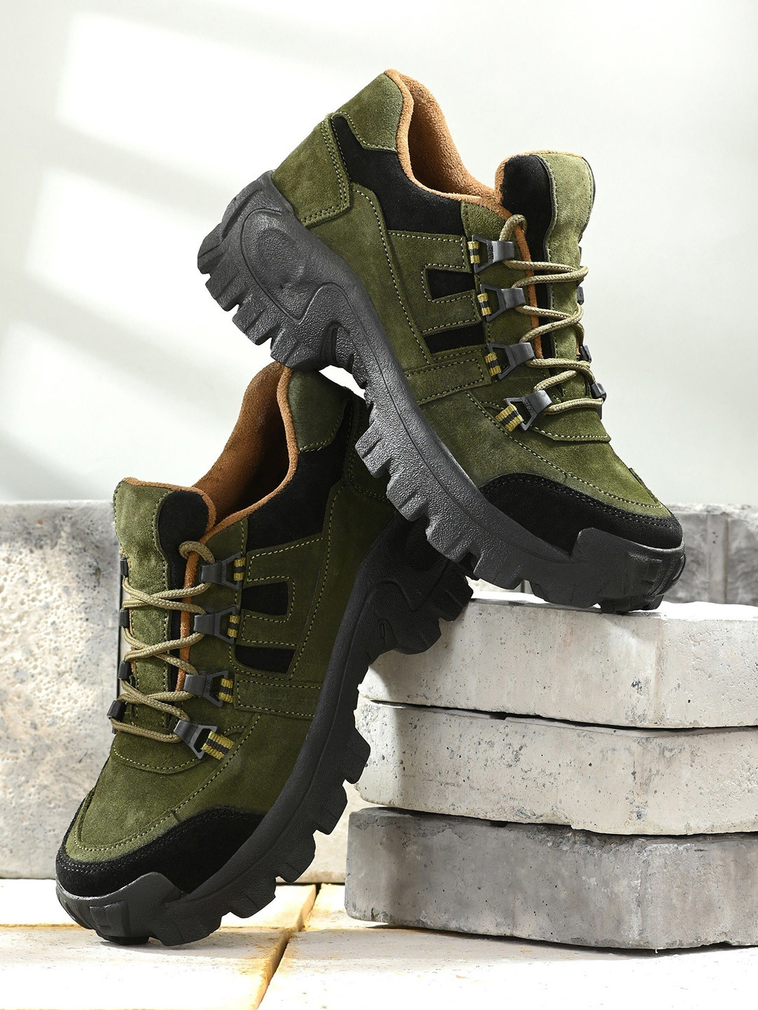 BUCIK Men Lace-Ups Round Toe Cleated Sole Sneakers