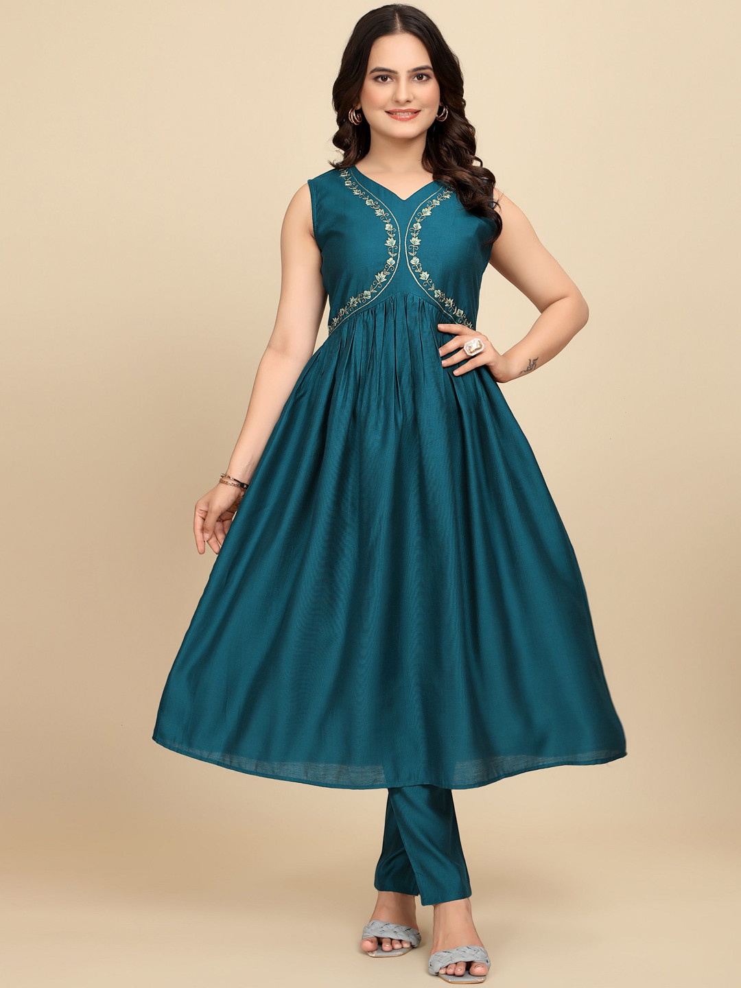 PARNAVI Women Floral Yoke Design Empire Thread Work Chanderi Cotton Kurta with Trousers