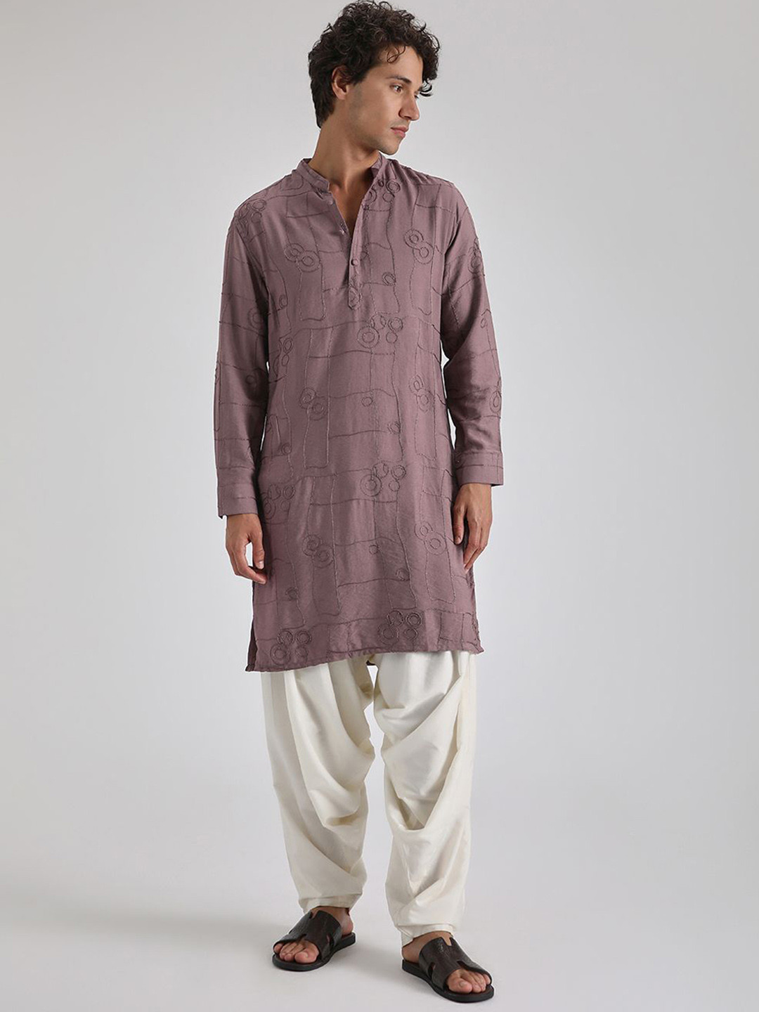 Banana Club Geometric Embroidered Thread Work Mandarin Collar Straight Kurta