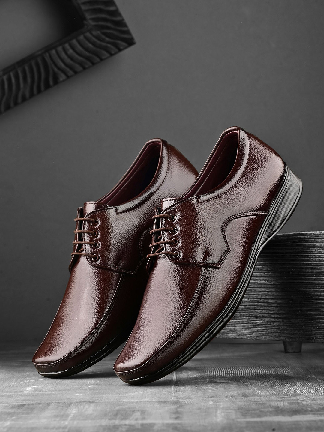 BUCIK Men Textured Lace-Ups Formal Derbys
