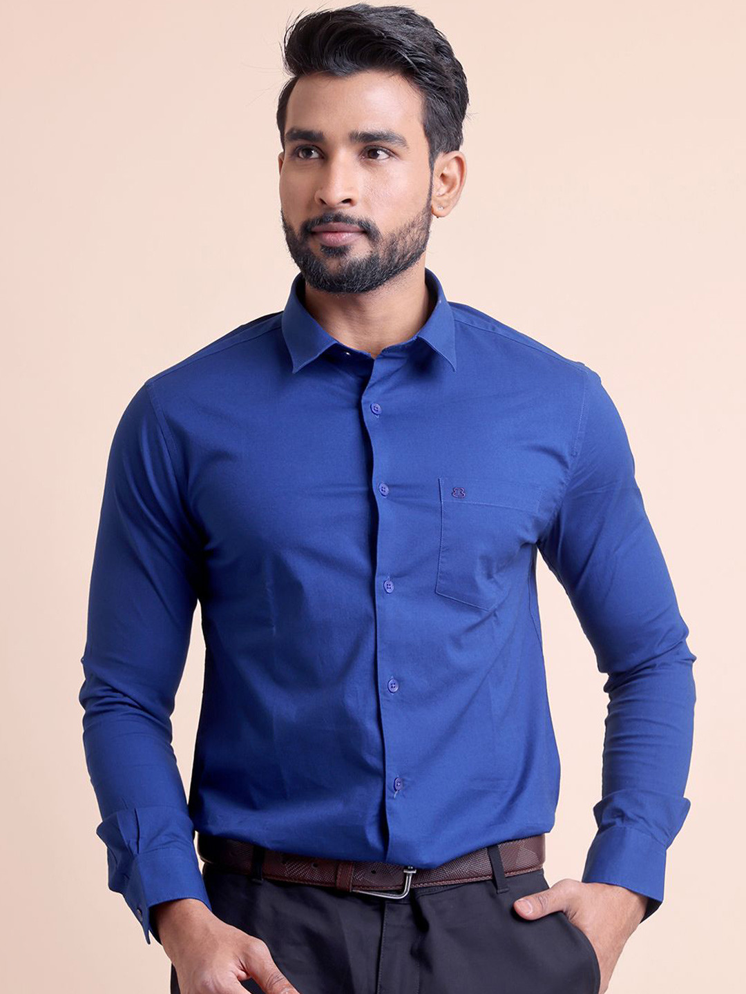 berry blues Men Spread Collar Solid Cotton Slim Fit Casual Shirt