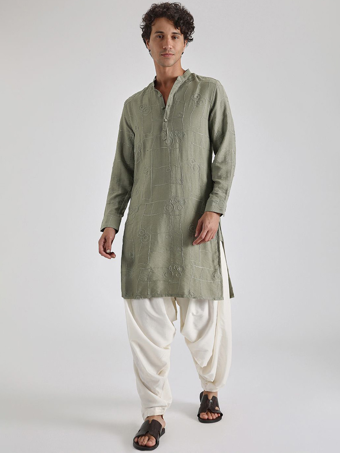 Banana Club Geometric Embroidered Thread Work Mandarin Collar Straight Kurta