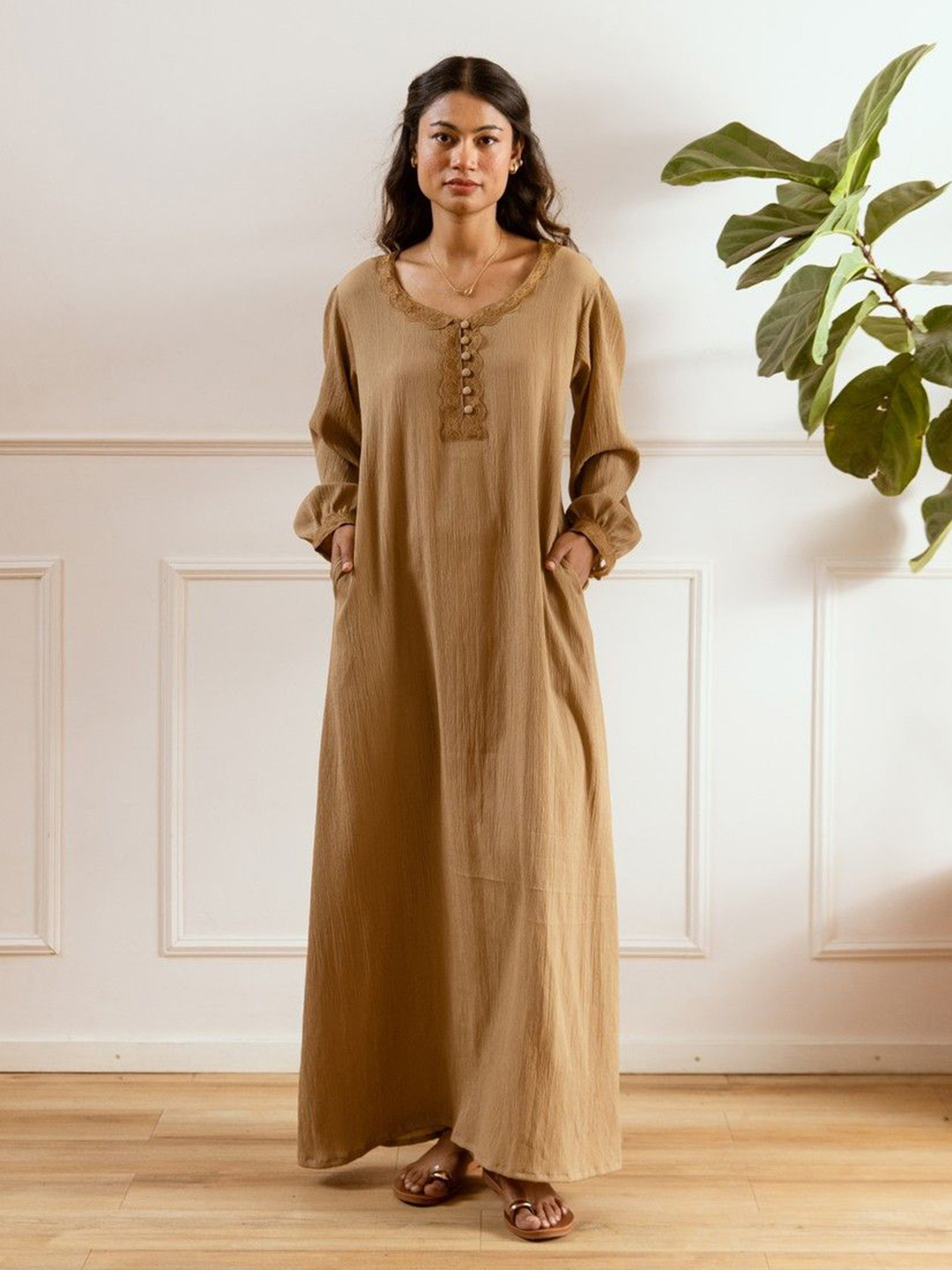 FEATHERS CLOSET Women Sweetheart Neck Maxi Dress