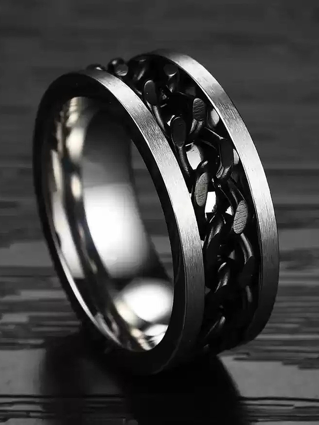 Lila Stainless Steel Chain Rotatable Finger Ring