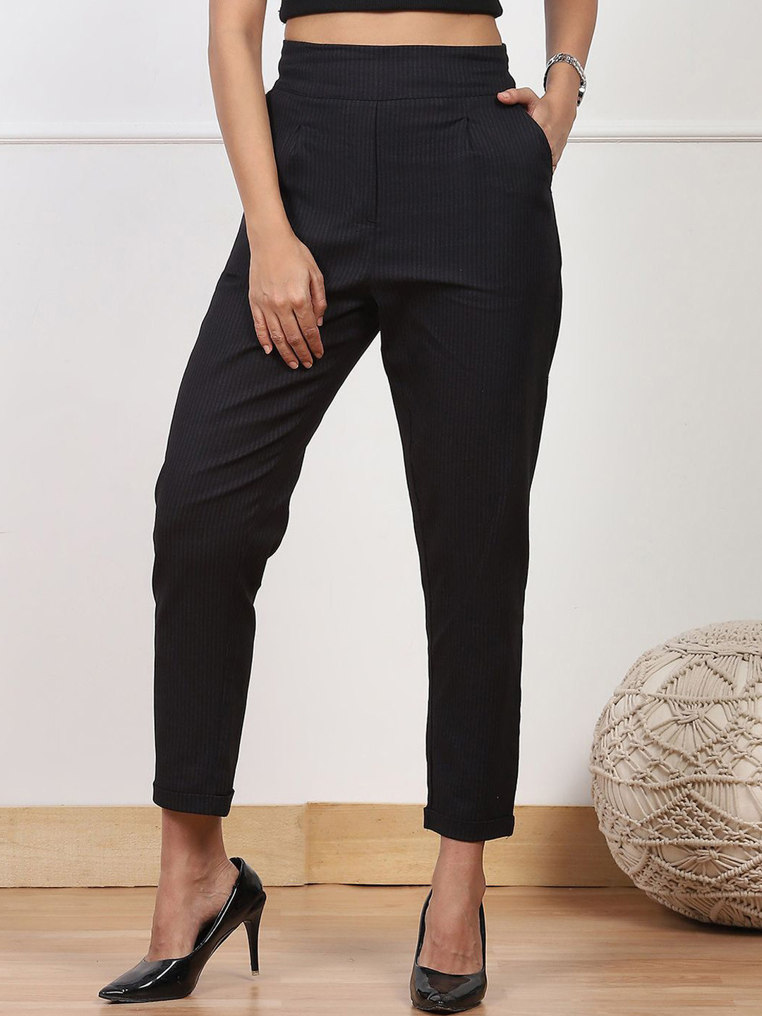 Biba Women Relaxed Fit Low-Rise Cropped Trousers