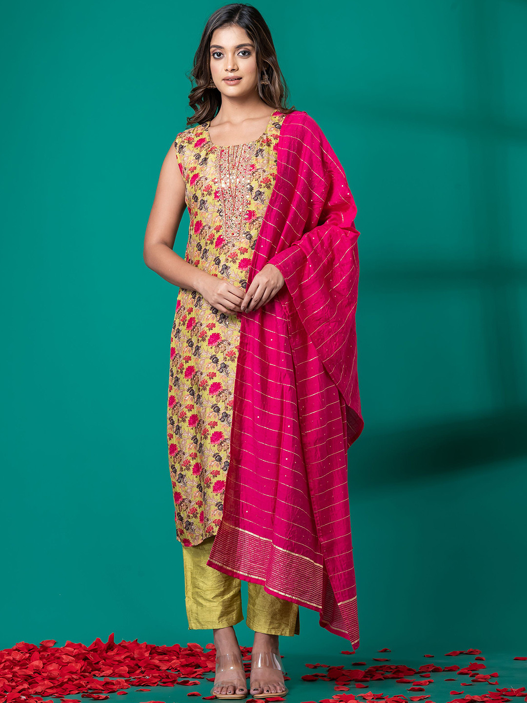 SHREE BALAJI Women Floral Printed Regular Thread Work Kurta with Trousers & With Dupatta