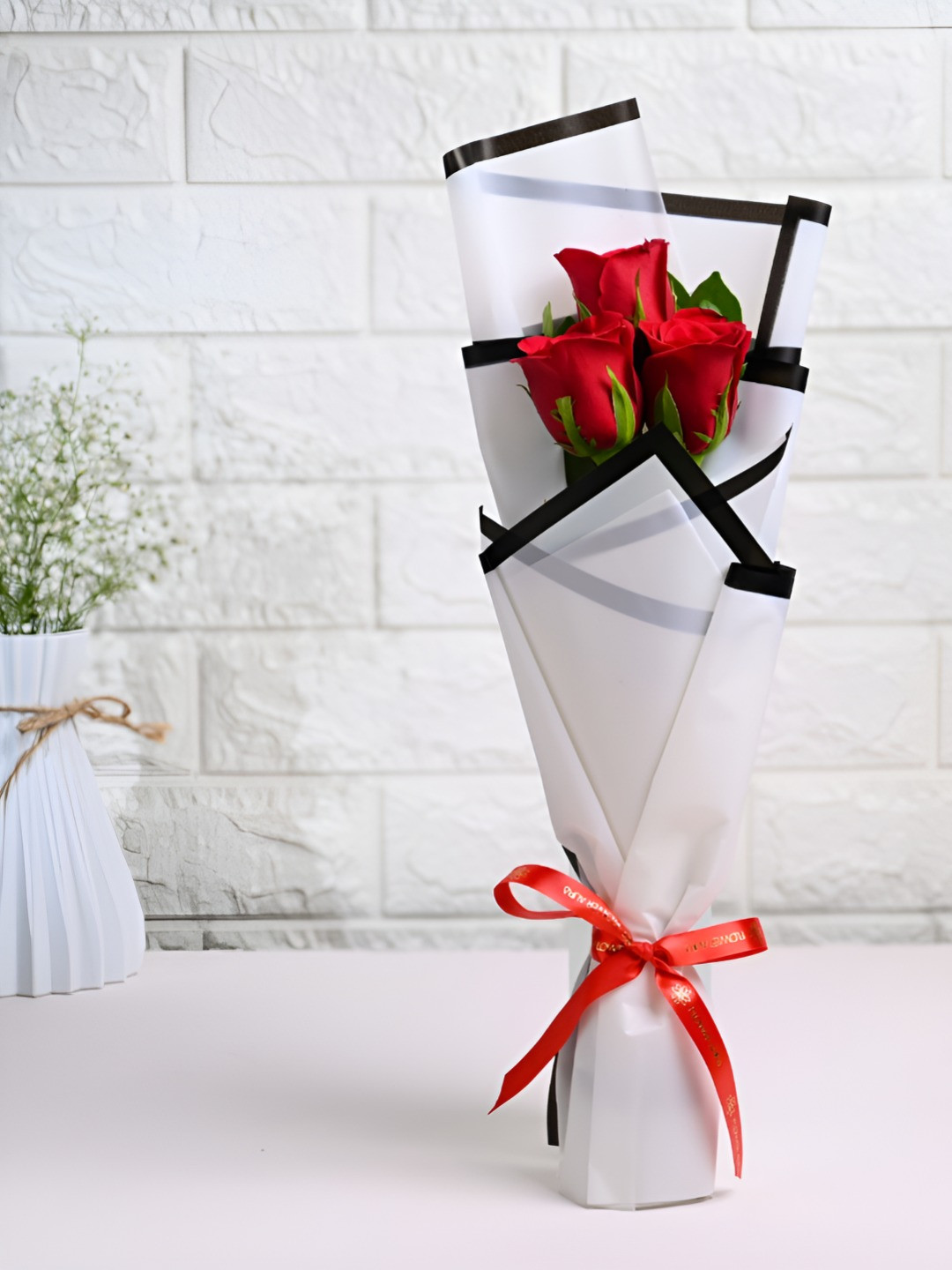 Floweraura 3-Pcs Red Roses Fresh Flowers Bouquet