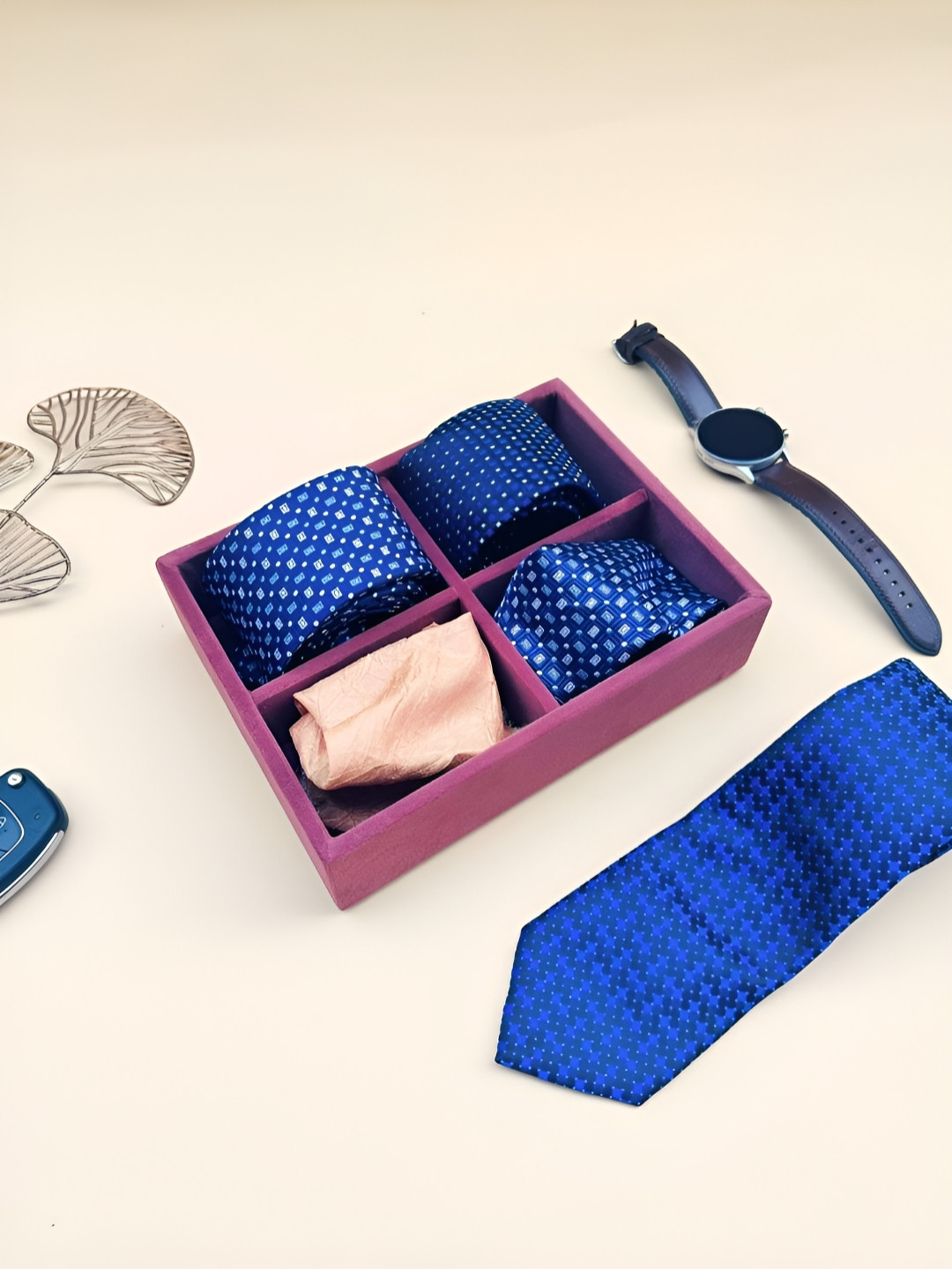 La Trove 4 Slot Darkpink Tie & Pocket Square Velvet Organizer Tray