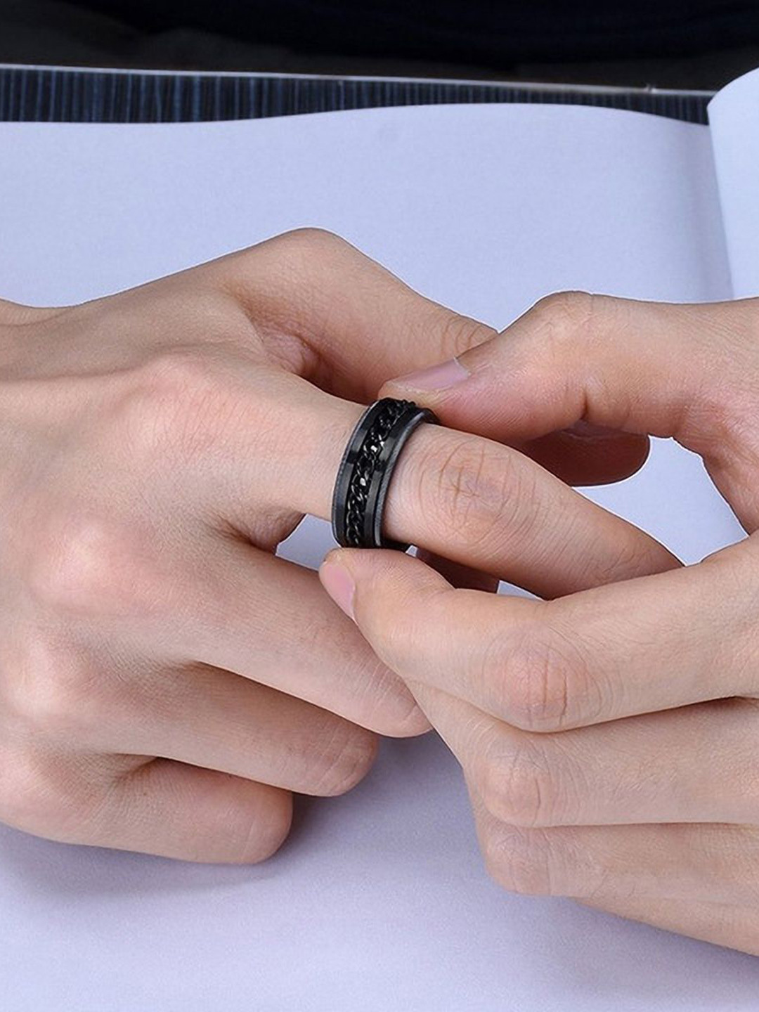 Lila Unisex Set Of 2 Stainless Steel Chain Rotatable Black Finger Ring