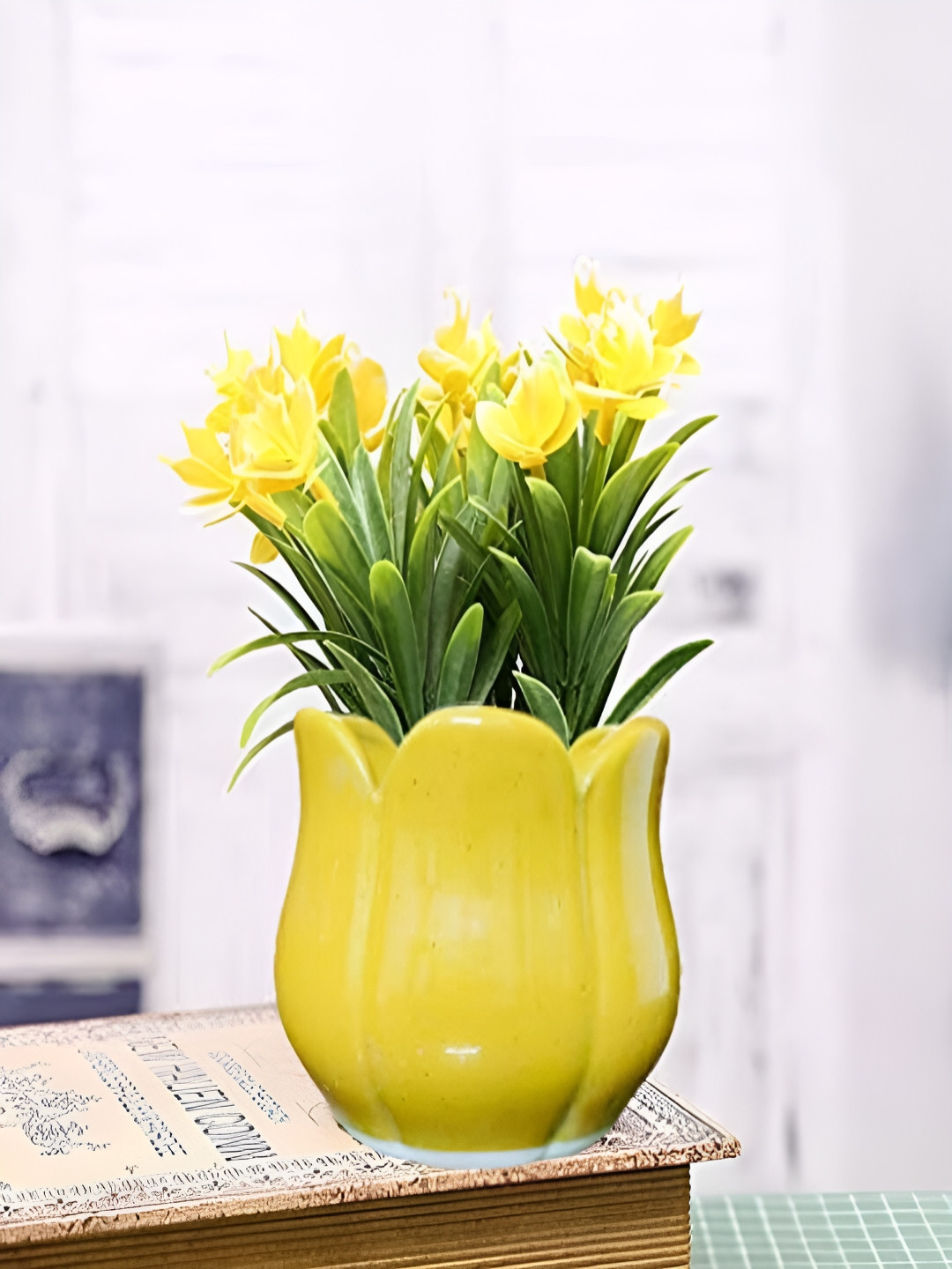 NIYARA Yellow & White Textured Planter