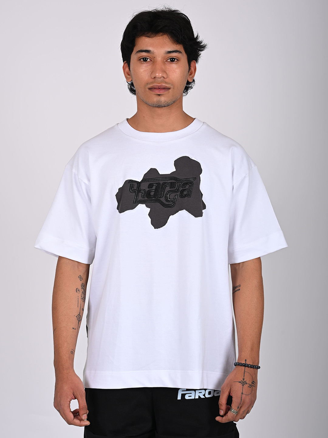 FARDA Unisex Brand Logo Drop-Shoulder Sleeves T-shirt