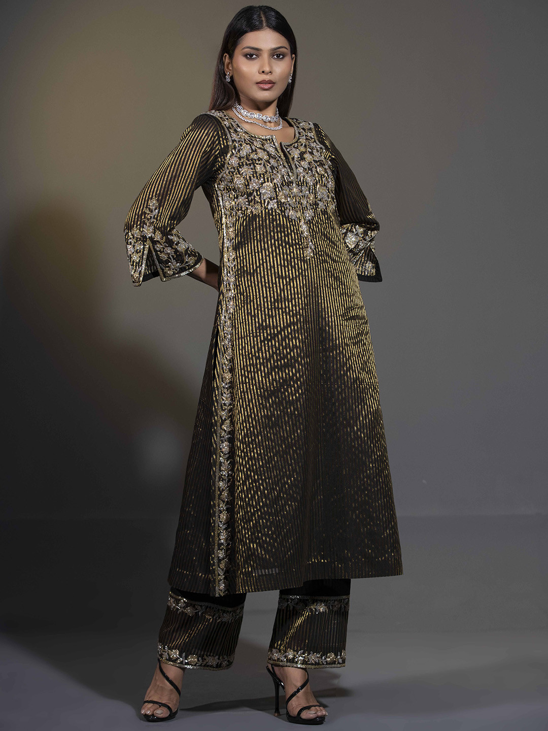 SHWETA DABAS Women Regular Beads and Stones Kurta with Trousers & With Dupatta